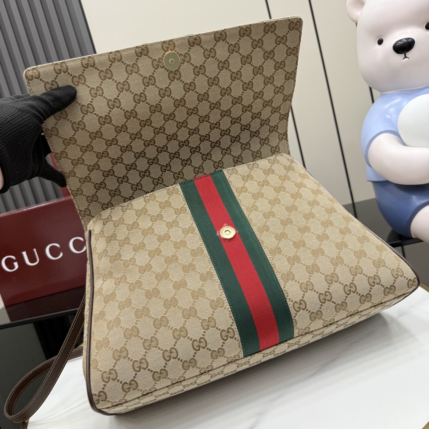 Gucci Generation Gucci系列深入探索品牌的典藏元素 将不同年代的设计融合成一种美学叙事