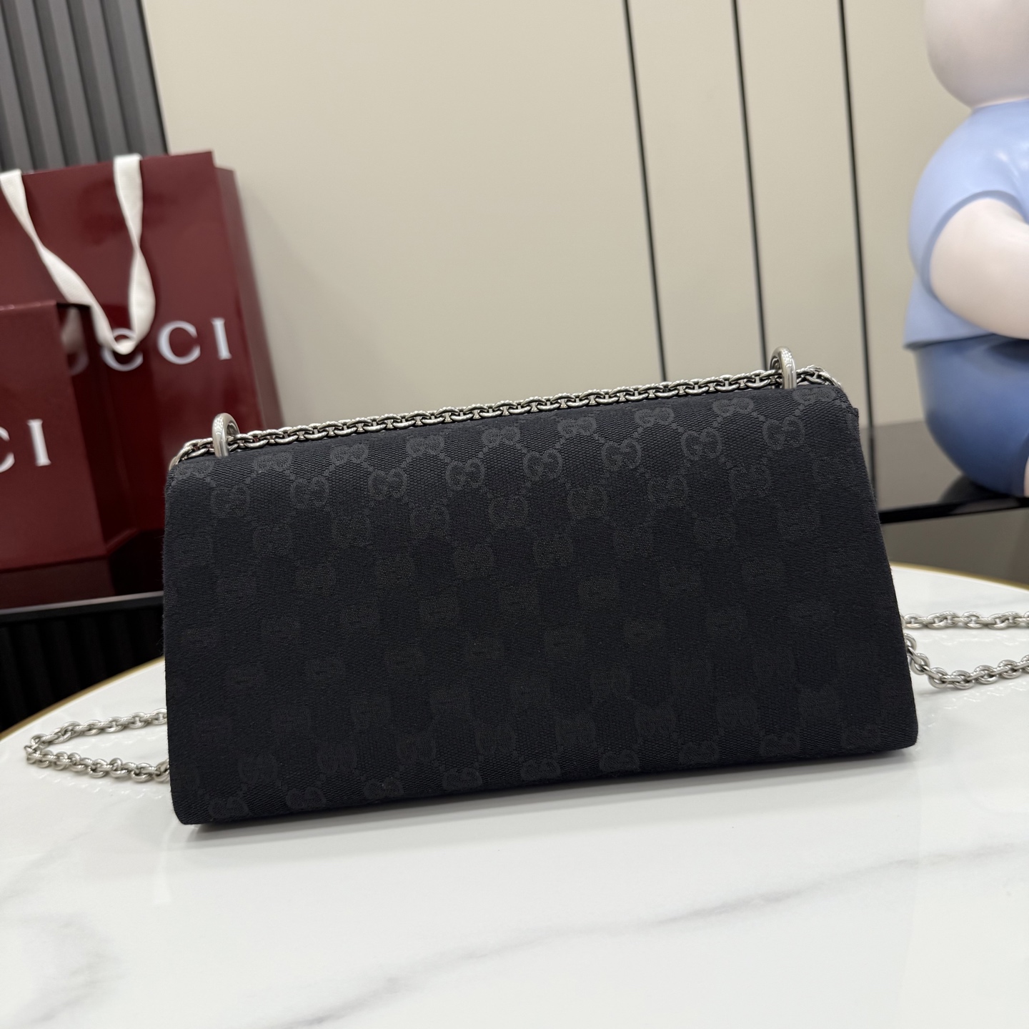 Черная сумка-кроссбоди Gucci с цепочкой