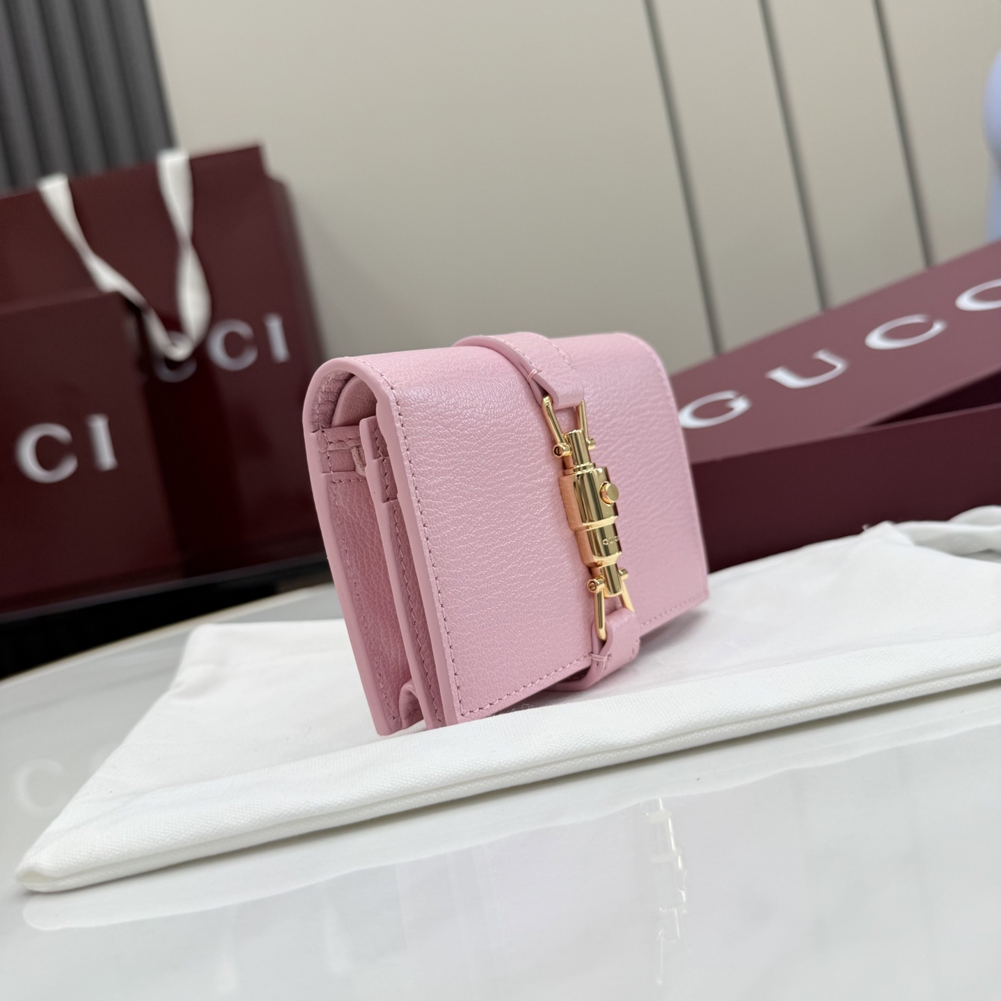 Портмоне Gucci розовое с золотой фурнитурой