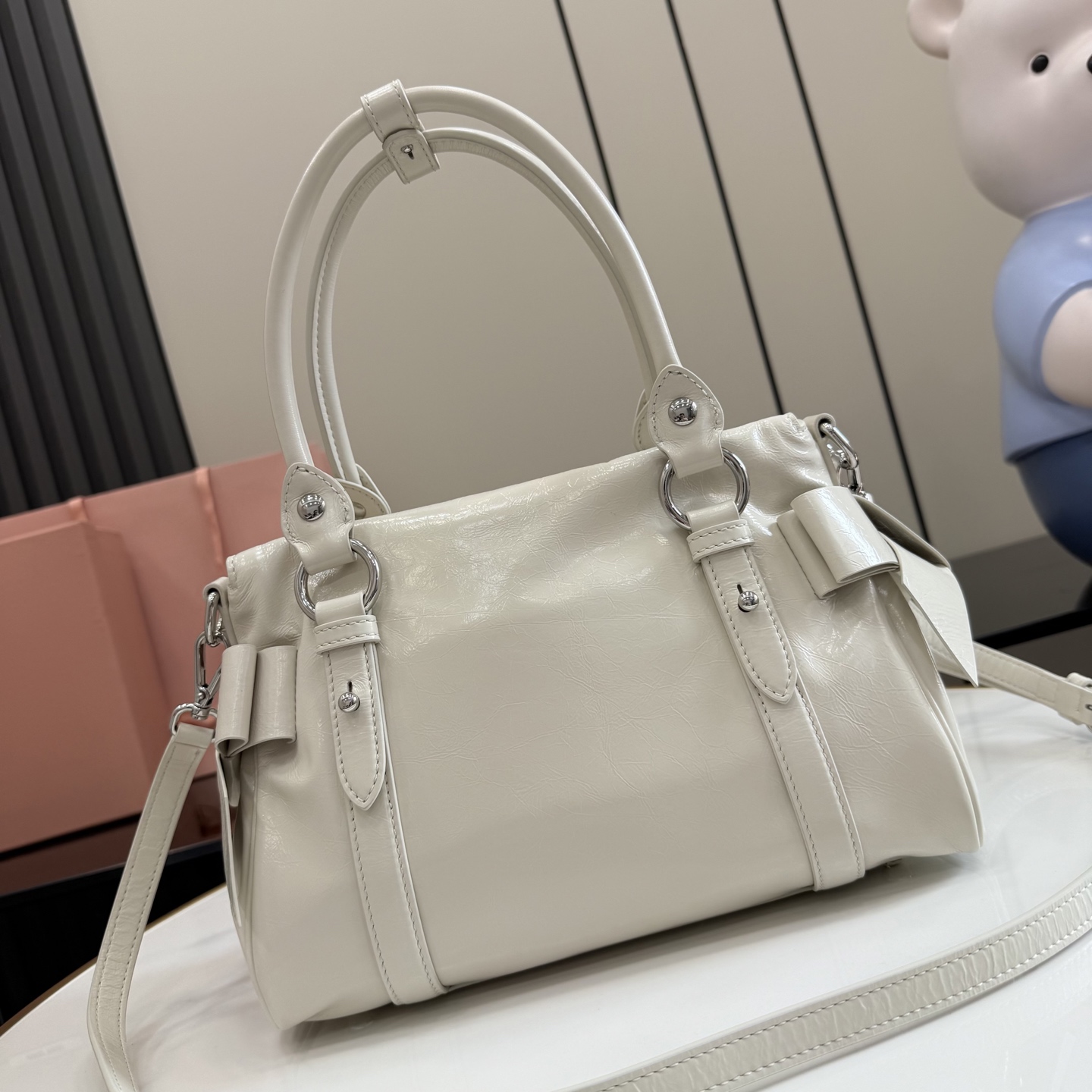 Сумка Miu Miu белая с логотипом