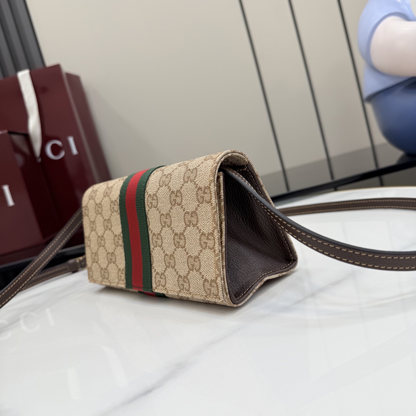 Gucci Beige GG Supreme canvas with green-red-green stripe crossbody everyday