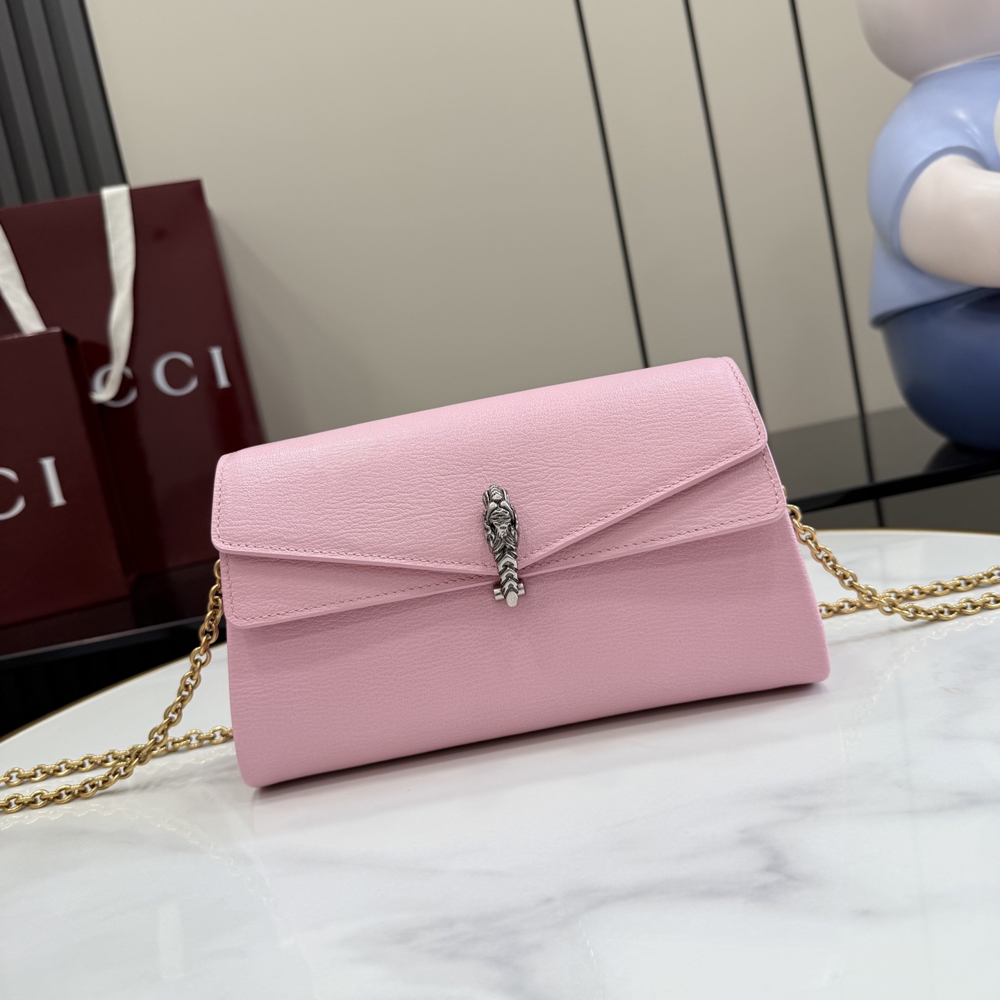 Сумка-клатч Gucci розовая с цепочкой