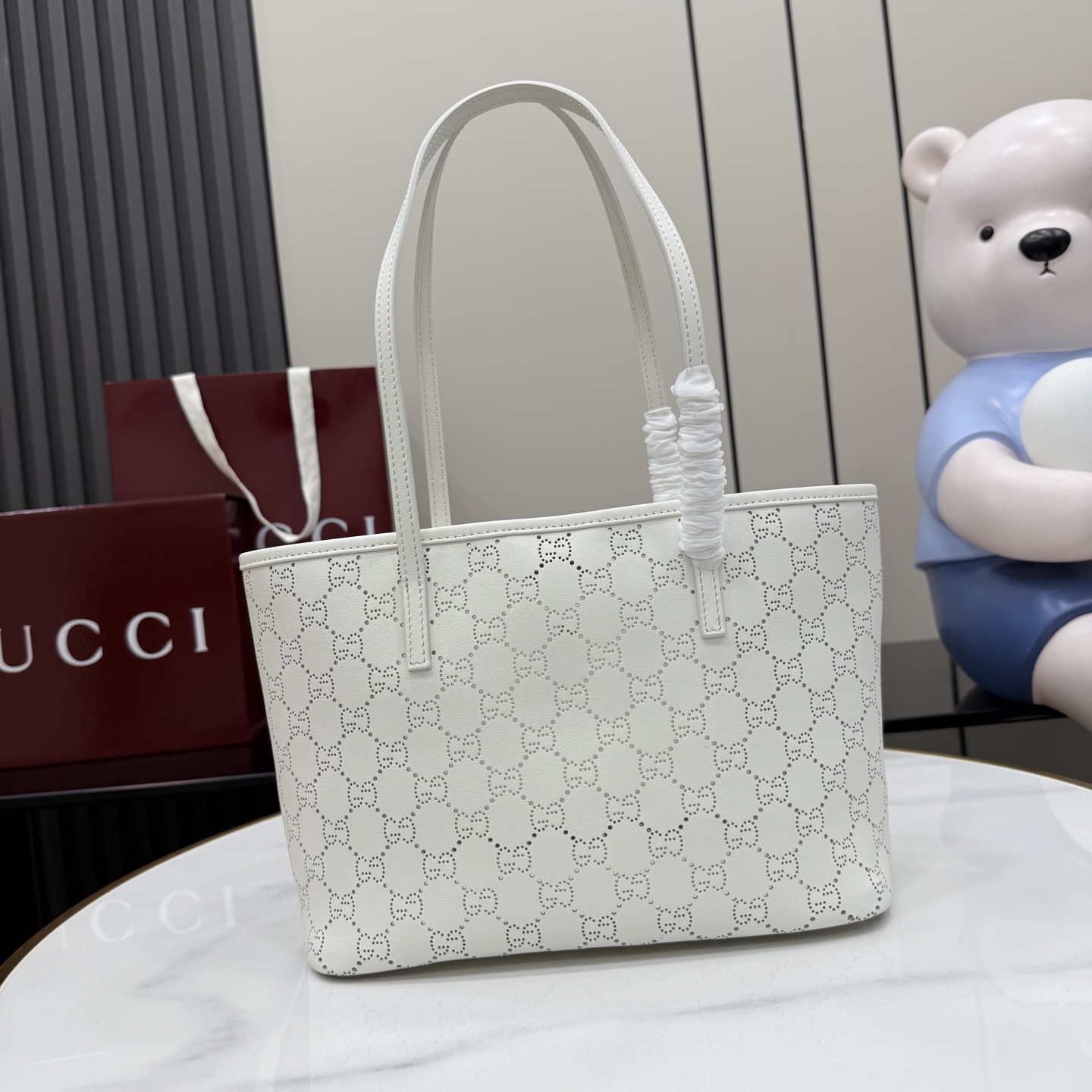 Сумка-тоут Gucci белого цвета с принтом
