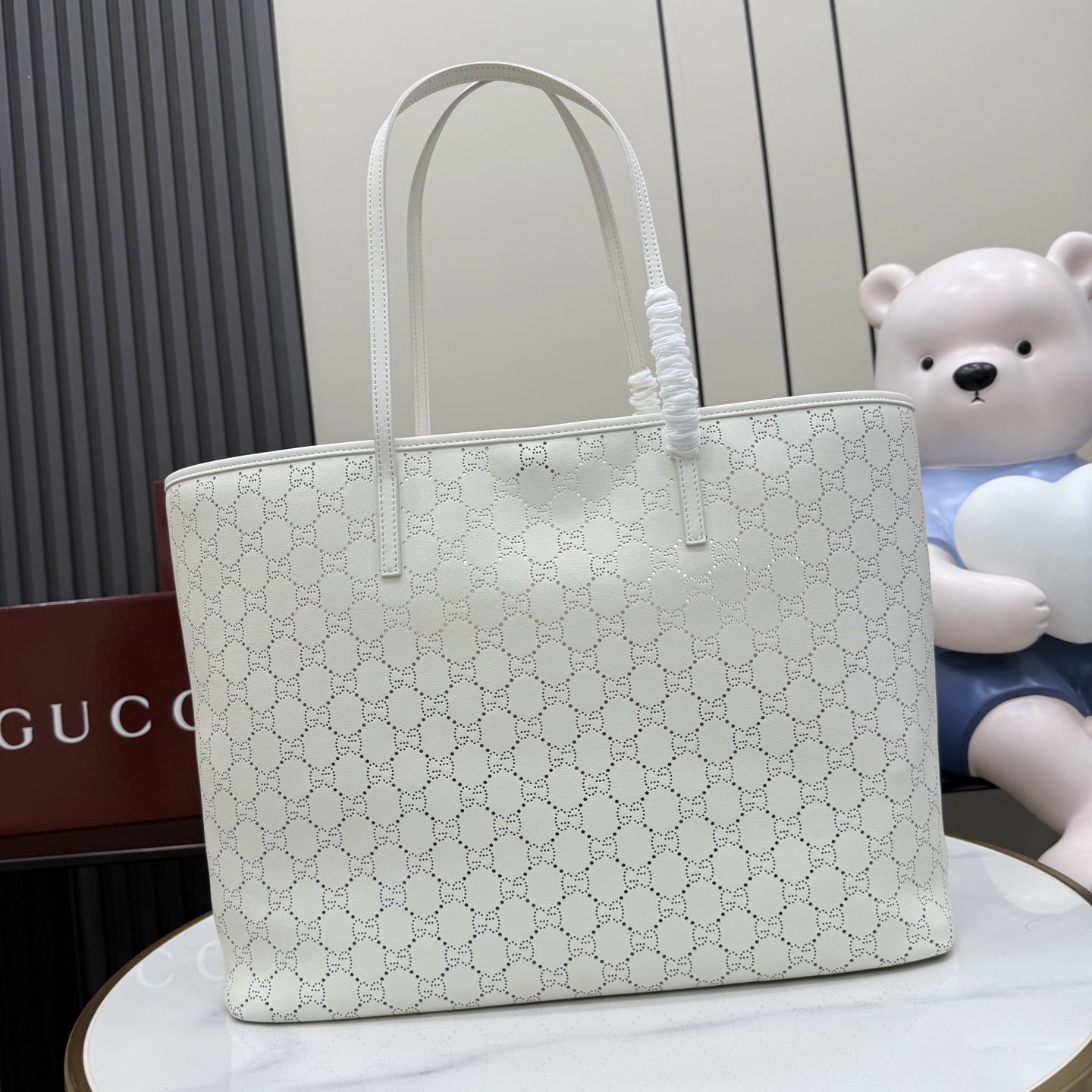 Сумка-тоут Gucci с перфорированным принтом