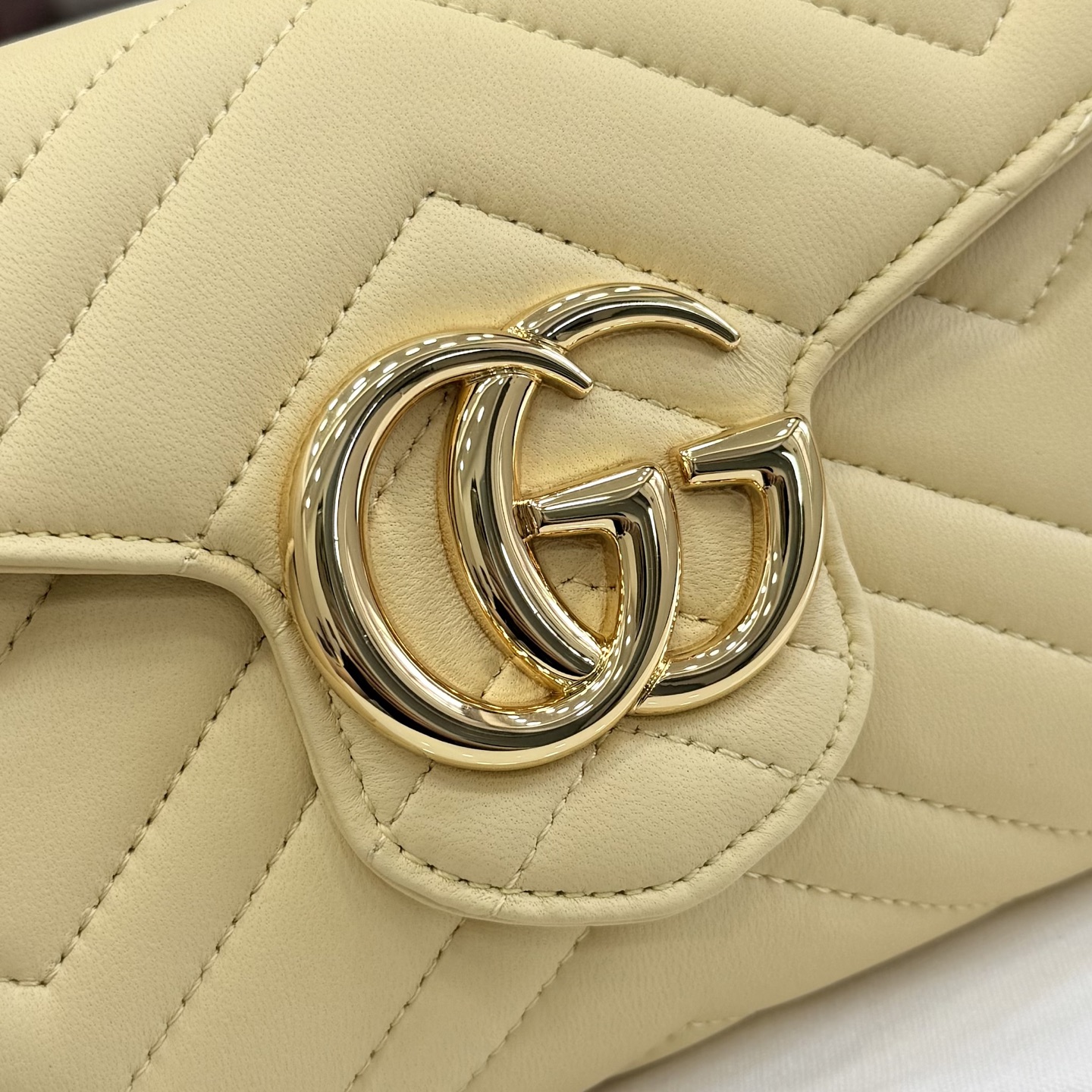 gucci gg marmont light yellow wallet on chain