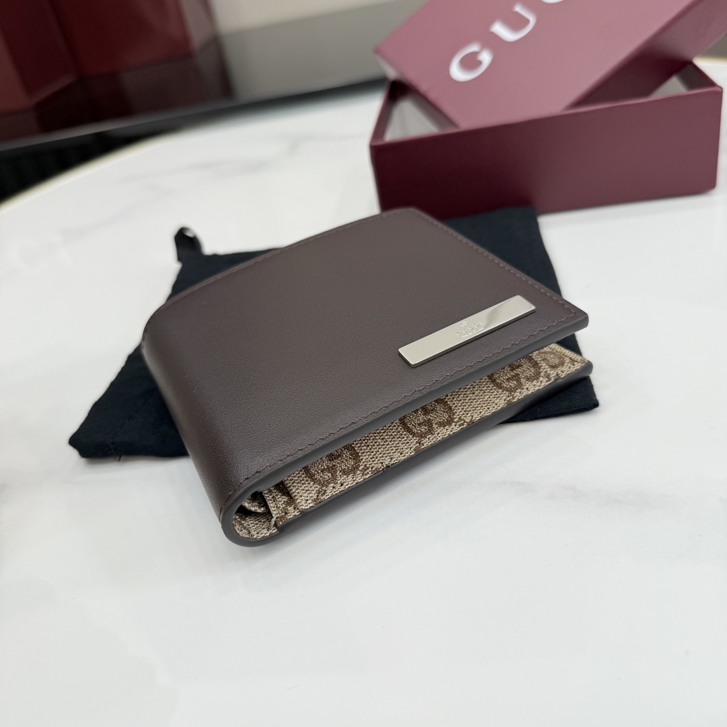 gucci dark brown leather bifold metal tag wallet