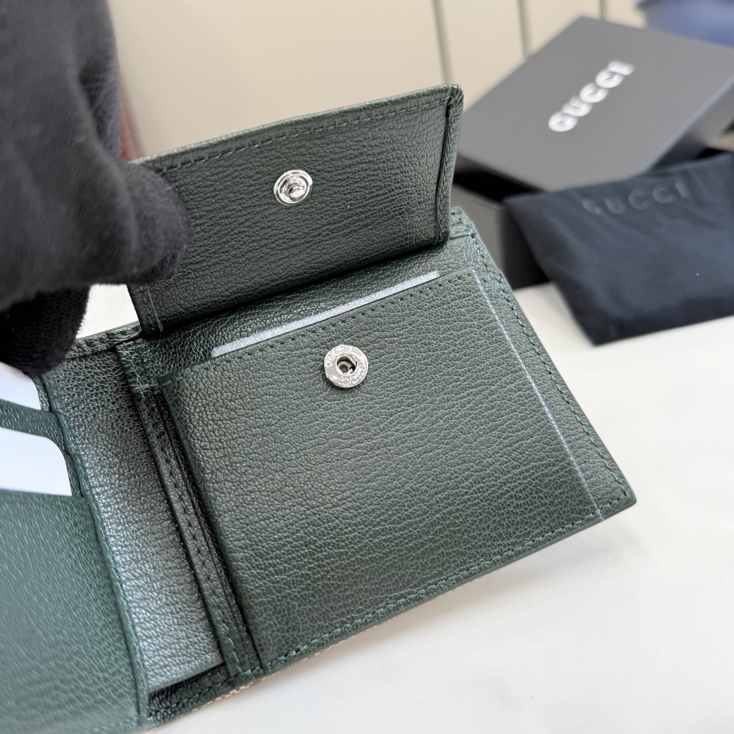 gucci essence classic gg canvas bifold wallet