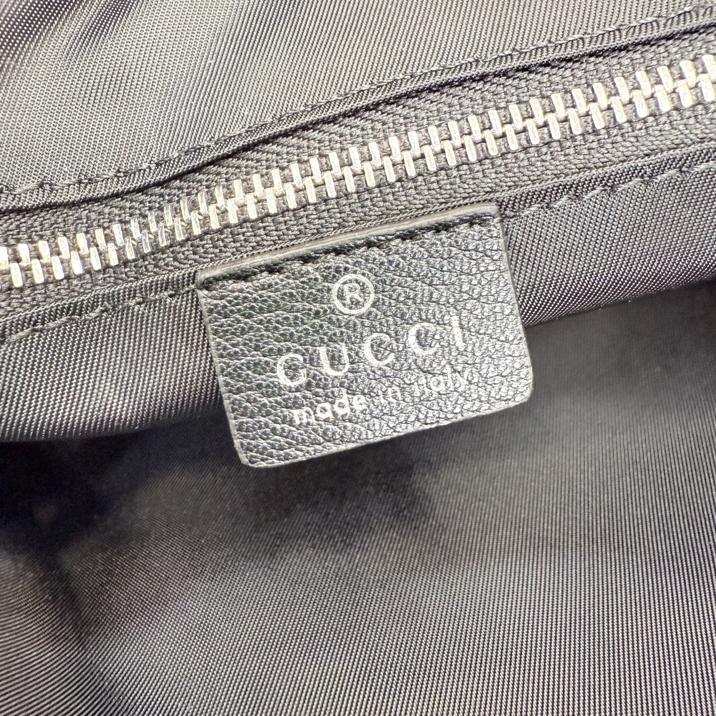 gucci essence classic black small crossbody bag