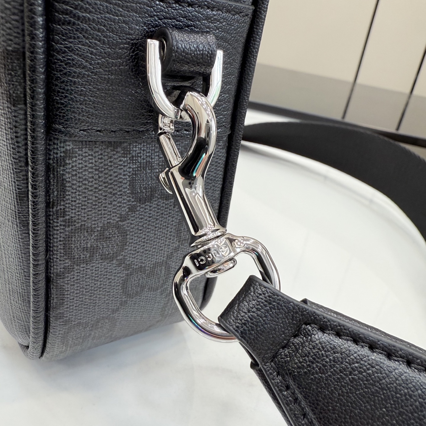 gucci essence classic black small crossbody bag