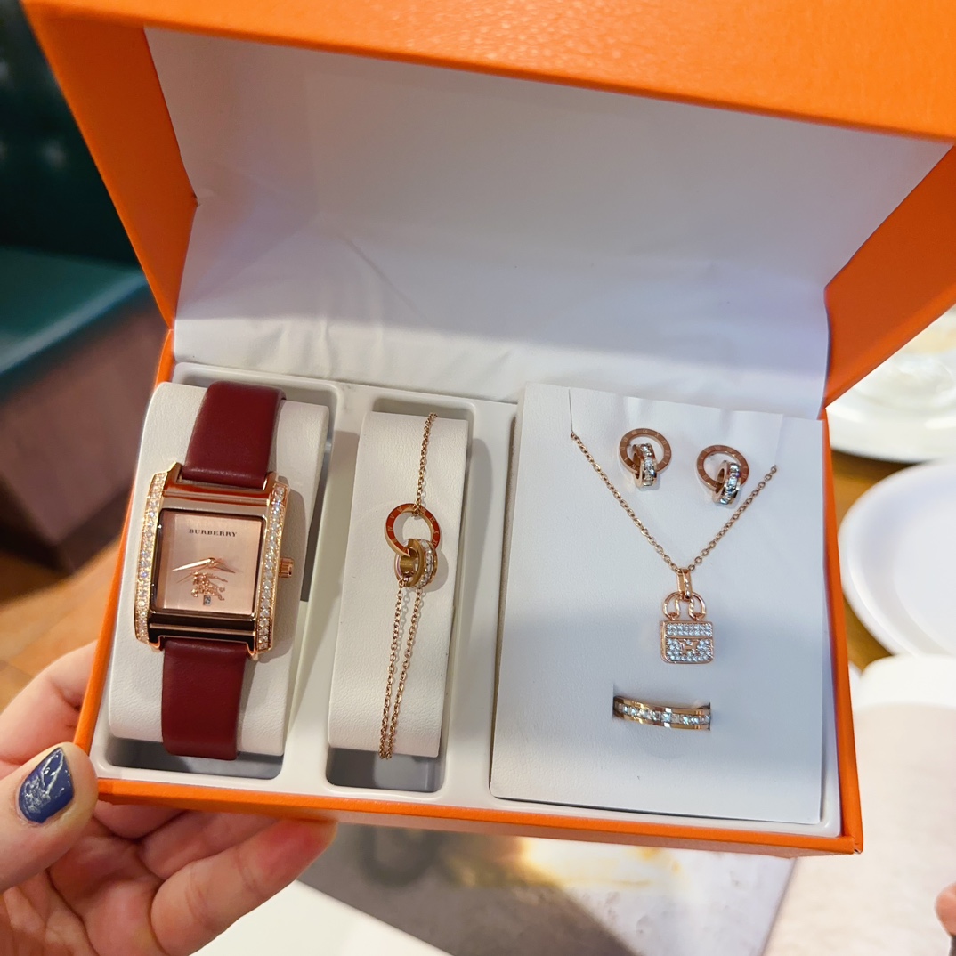 Burberry Titanium Steel Watch Sets: Exclusive Sale for Fashionable Women - 图片 4