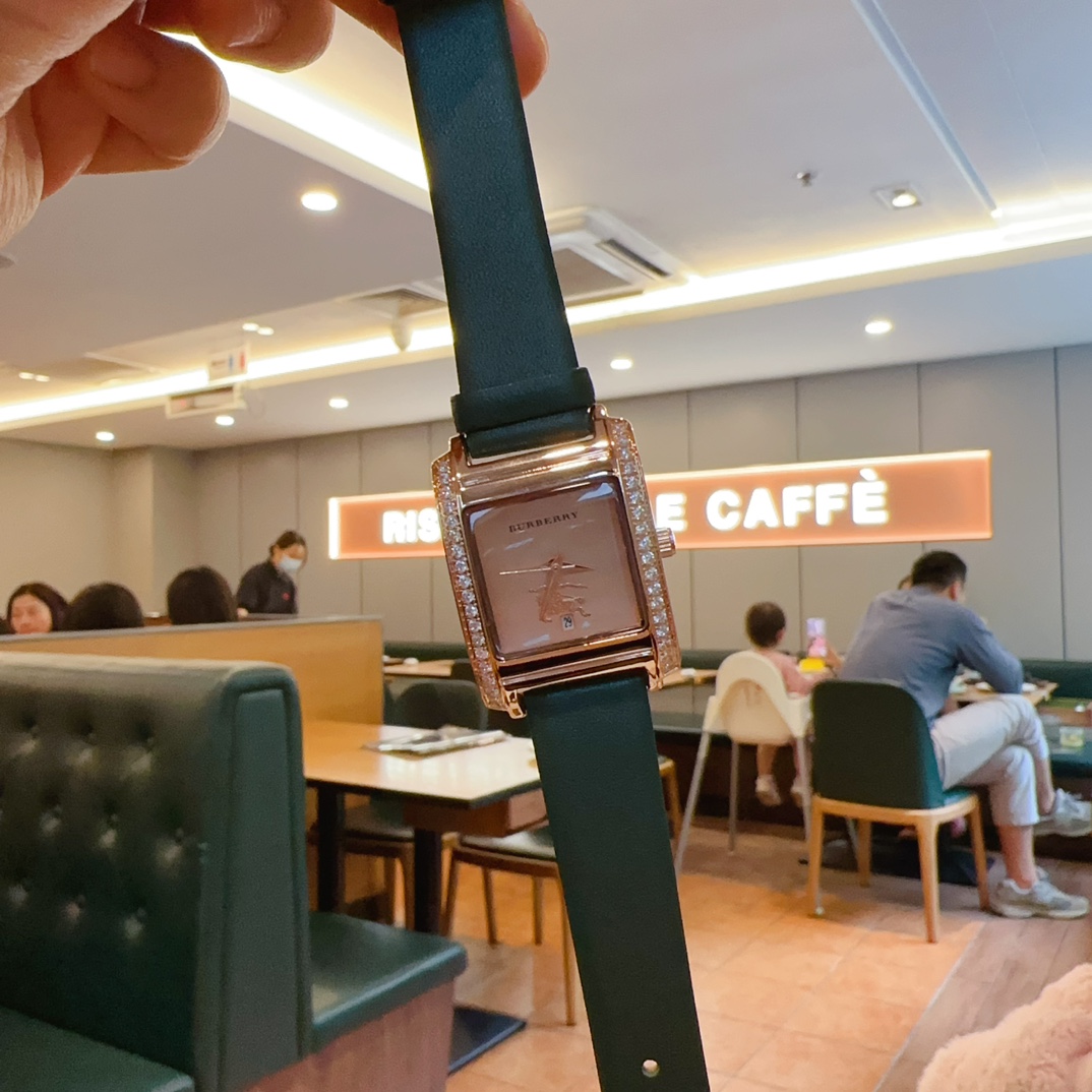 Burberry Titanium Steel Watch Sets: Exclusive Sale for Fashionable Women - 图片 8