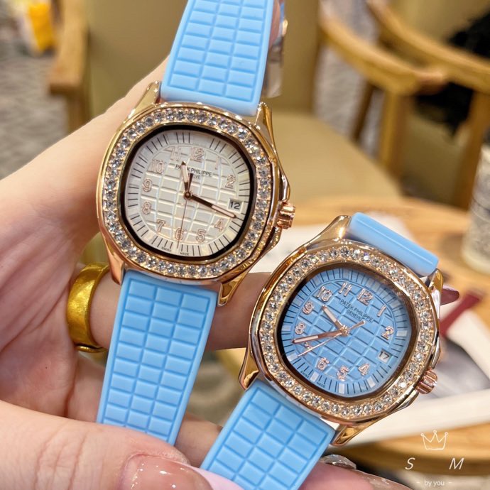 Luxury Women’s Watch Collection Featuring Bermuda Emerald Grenade Design and Aquanaut Folding Button - 图片 6