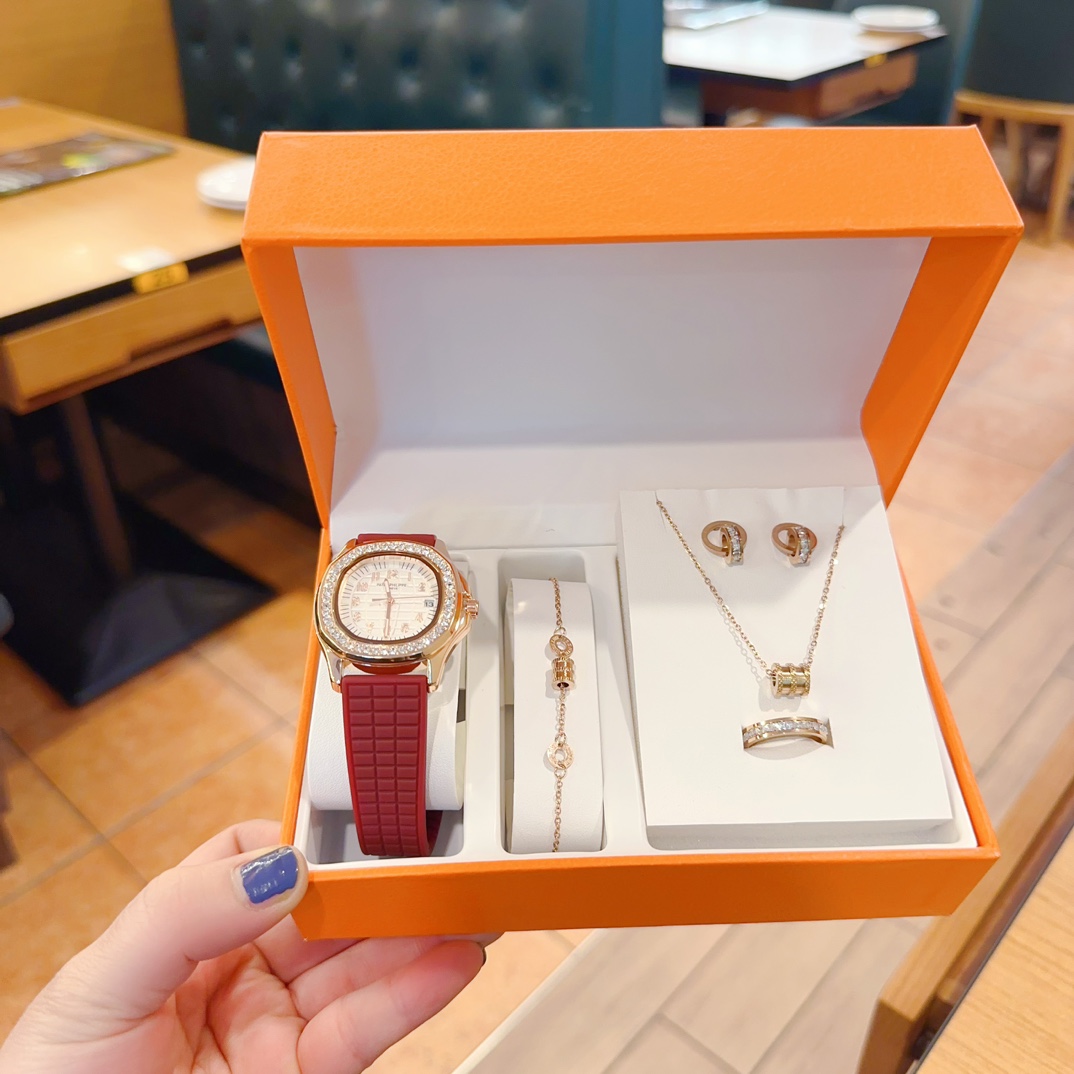 Luxury Women’s Watch Collection Featuring Bermuda Emerald Grenade Design and Aquanaut Folding Button - 图片 4