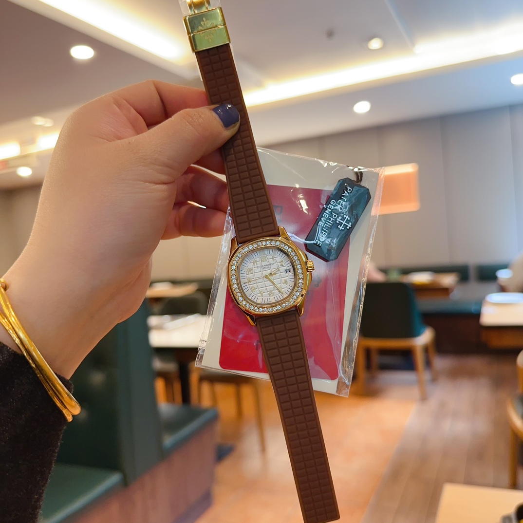 Elegant Women’s Watch with Gold Shell and Stainless Steel Style - 图片 2