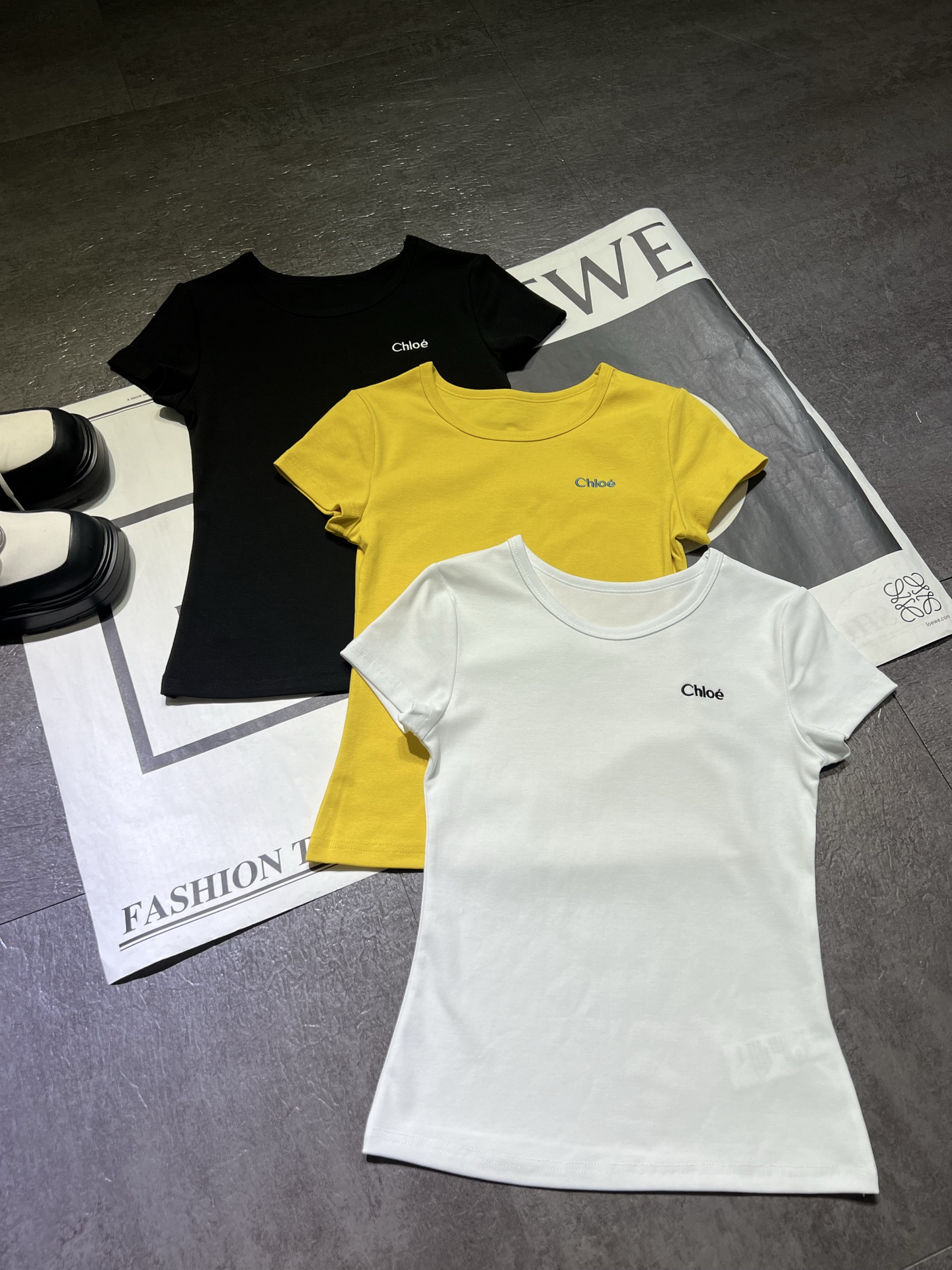 High-End Women’s Outfits with Chloe Designer’s Pop-Up T-Shirt: Super Quality and Fashion - 图片 1