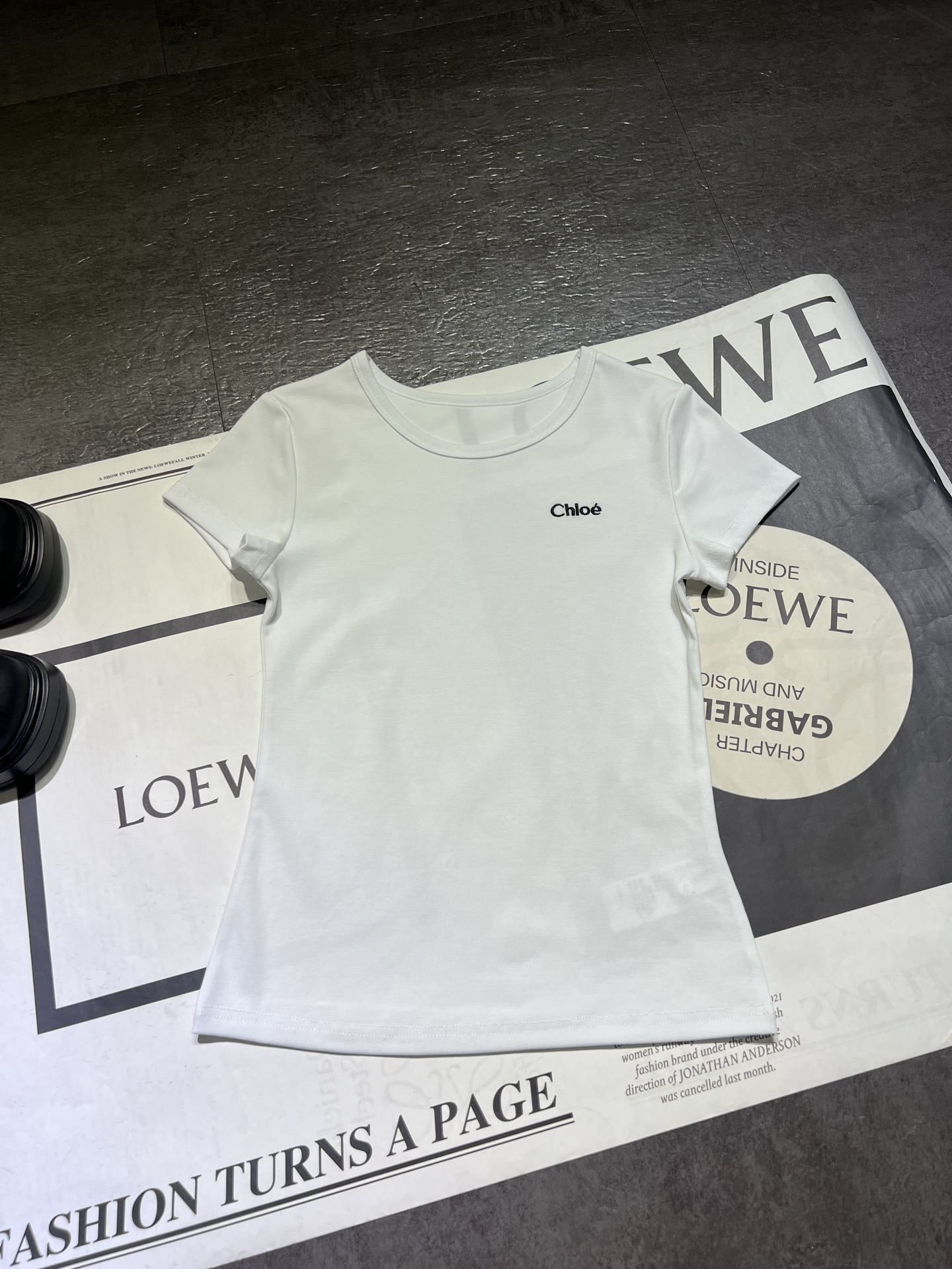 High-End Women’s Outfits with Chloe Designer’s Pop-Up T-Shirt: Super Quality and Fashion - 图片 4