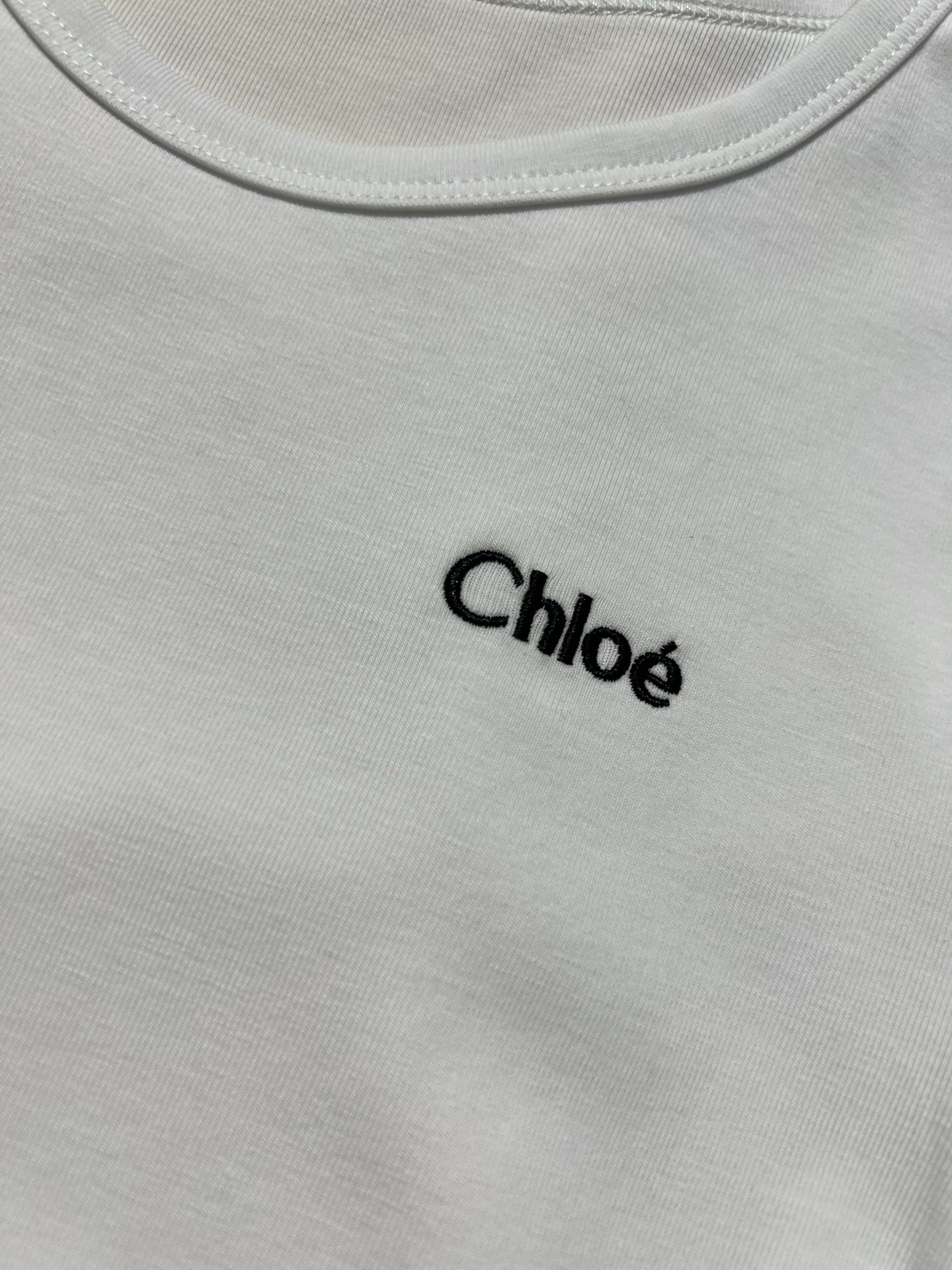 High-End Women’s Outfits with Chloe Designer’s Pop-Up T-Shirt: Super Quality and Fashion - 图片 7