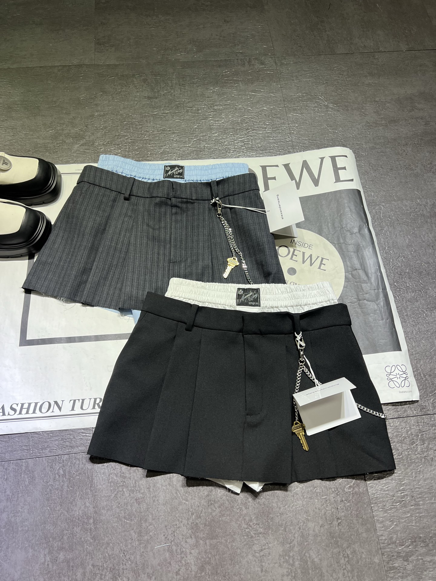 High-end Women’s Suit by Alexanderwan: Single-Rate, Hard-Core Design with Fine Details