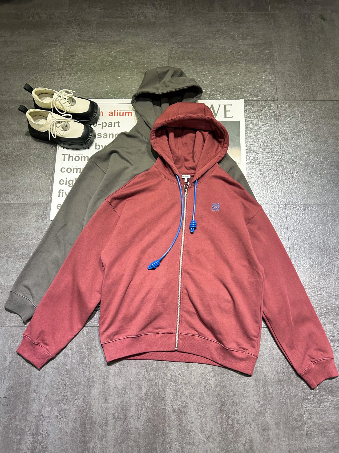 NO:638772,Original development of Loew* Loewe cat joint sweatshirt embroidered cotton zipper drawstring hoodie 2026 new style, 1:1 high-end version, large version, same style for men and women, must-have, two-color size SML, Loewe-clothing, loewe, loewe, hoodie, sweatshirts, hats, alexander wang19860909原版开发Loew*罗意威猫咪联名款卫衣刺绣棉质拉链抽绳连帽衫2026新款,对版1:1高端版本,大版型,男女同款,人手必备,两色尺码SML,罗意威-服装,loewe,loewe,hoodie,sweatshirts,hats,alexander wang,Women's clothing