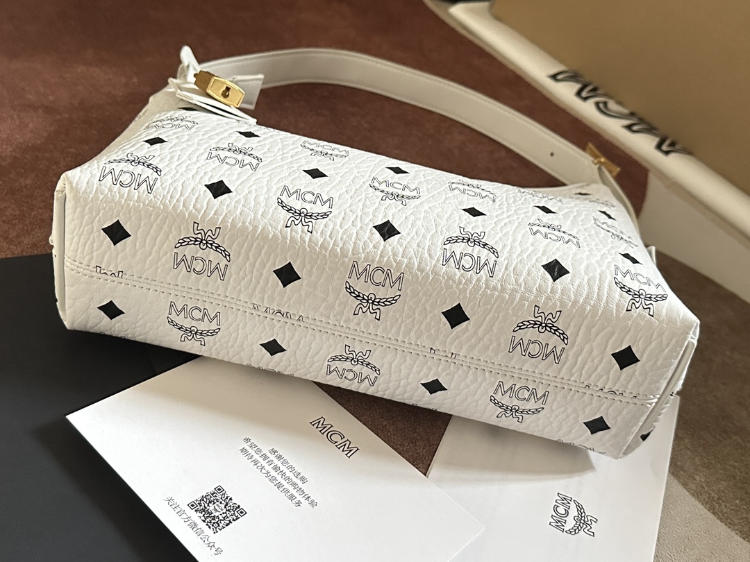 MCM 2024新款牛角包AREN VISETOS HOBO肩背包