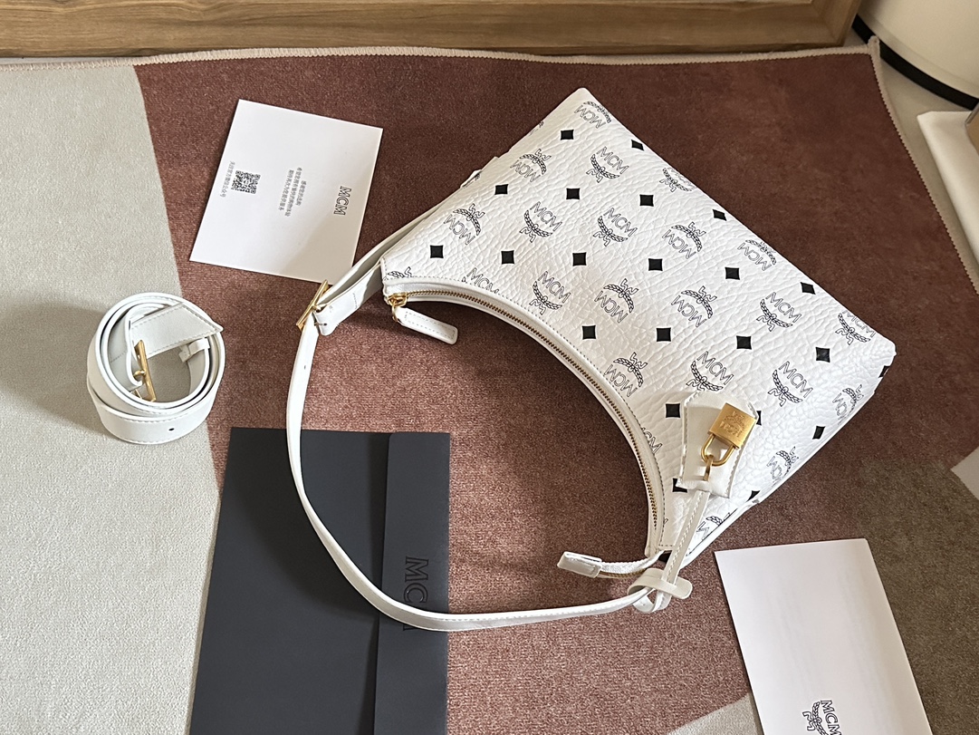 MCM 2024新款牛角包AREN VISETOS HOBO肩背包