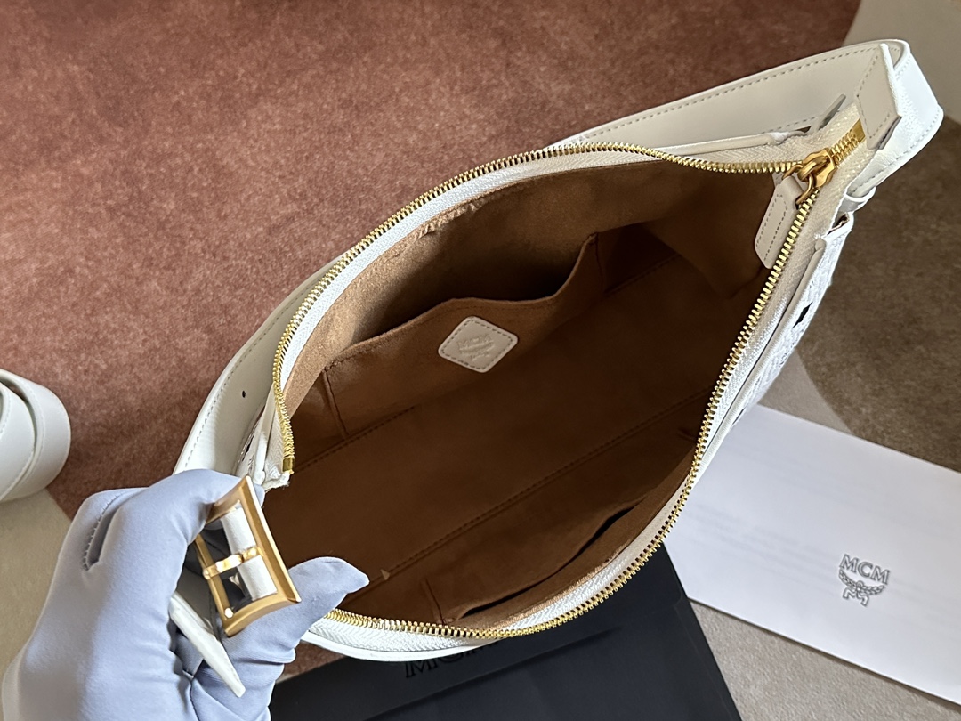 MCM 2024新款牛角包AREN VISETOS HOBO肩背包