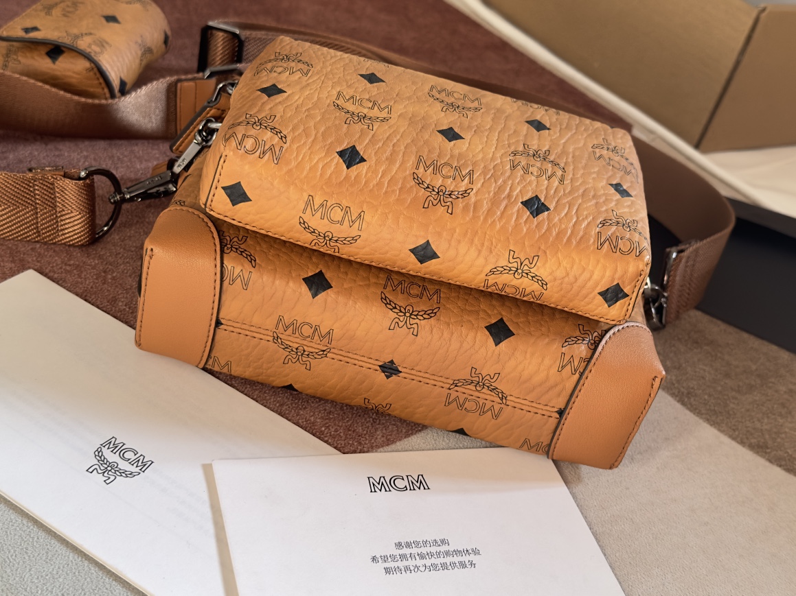 MCM 2024新品 KLASSIK VISETOS多功能斜挎包