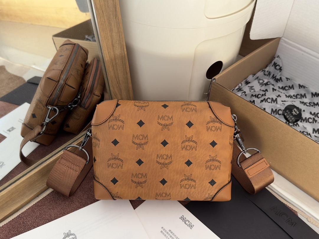 MCM 2024新品 KLASSIK VISETOS多功能斜挎包