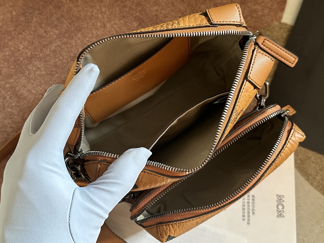 MCM 2024新品 KLASSIK VISETOS多功能斜挎包