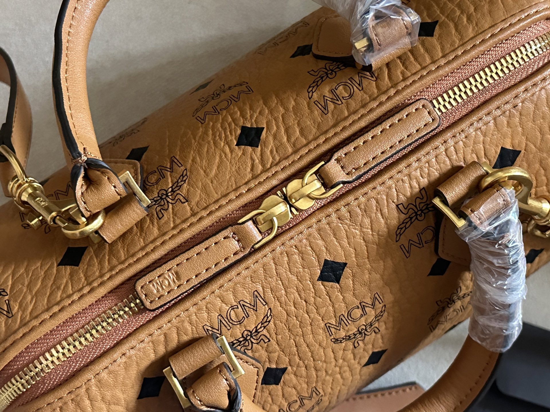 MCM ～ MCM 新款 Visetos波士顿包
