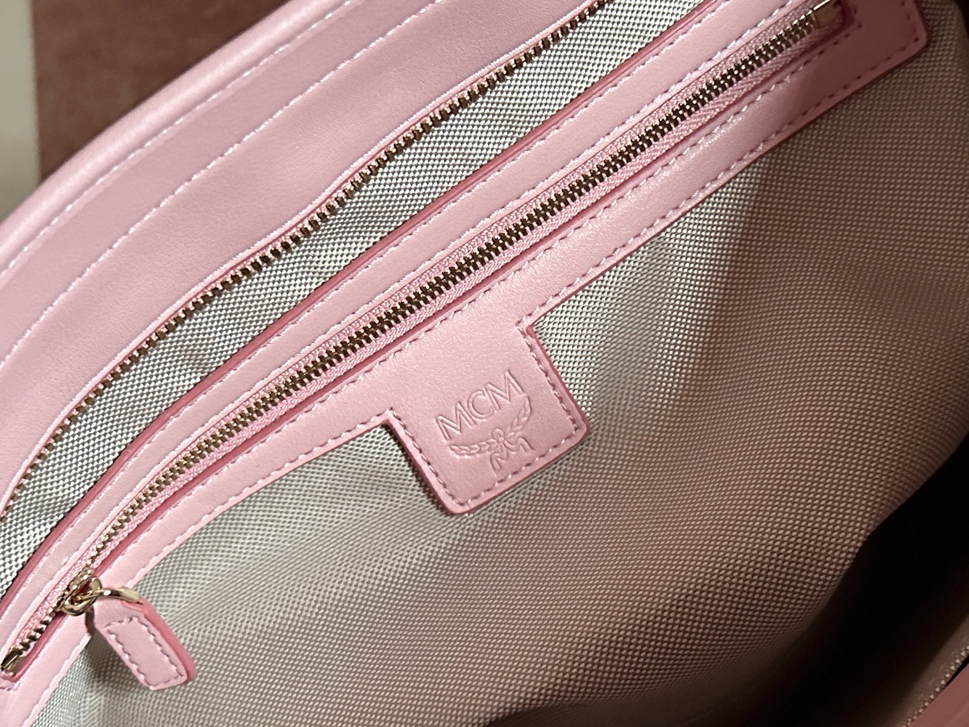 MCM ～ MCM 2025新品 TONI VISETOS顶部拉链购物袋