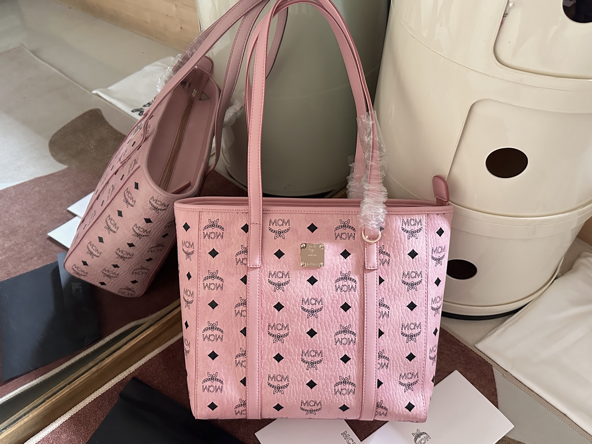 MCM ～ MCM 2025新品 TONI VISETOS顶部拉链购物袋