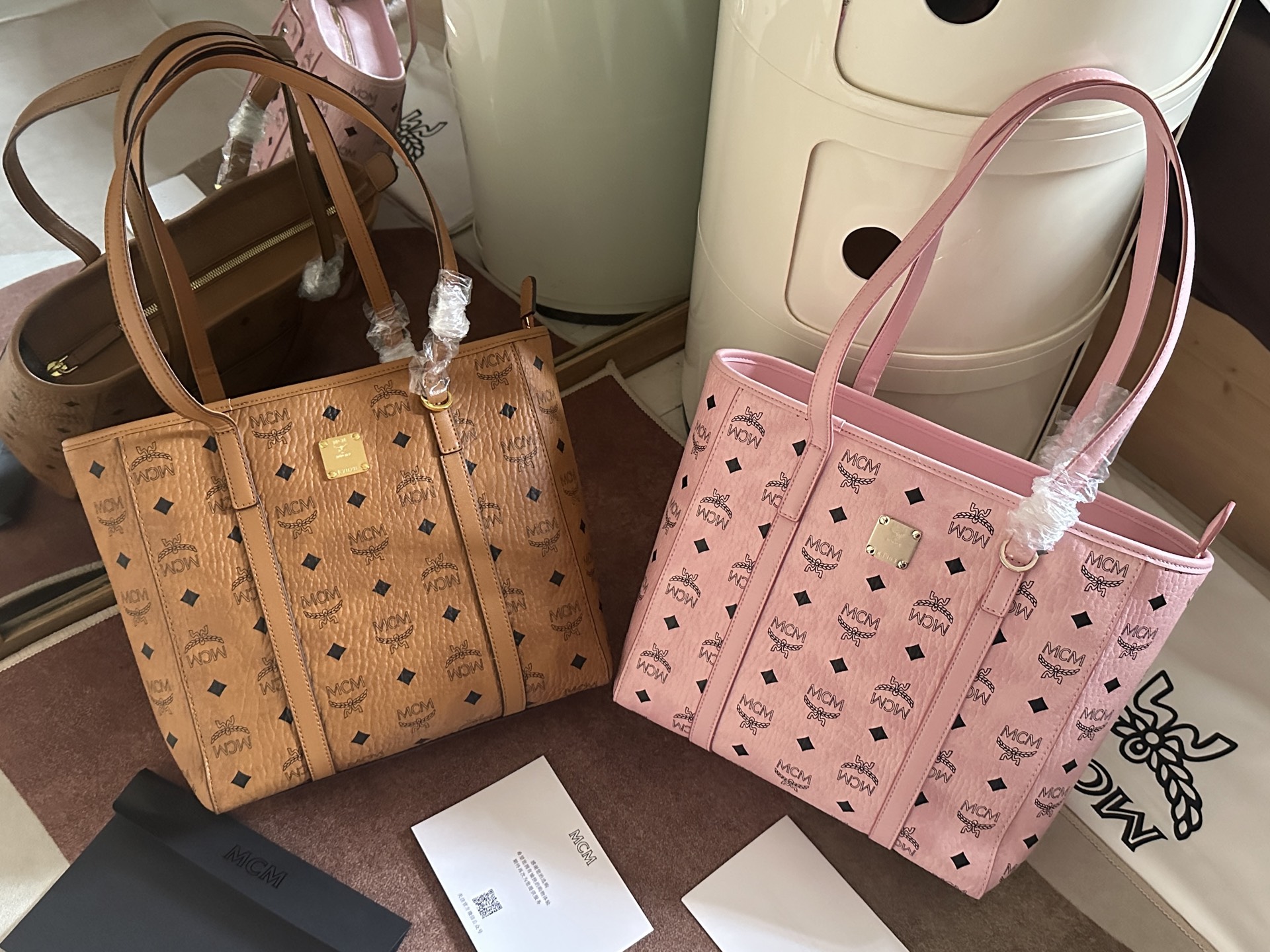 MCM ～ MCM 2025新品 TONI VISETOS顶部拉链购物袋