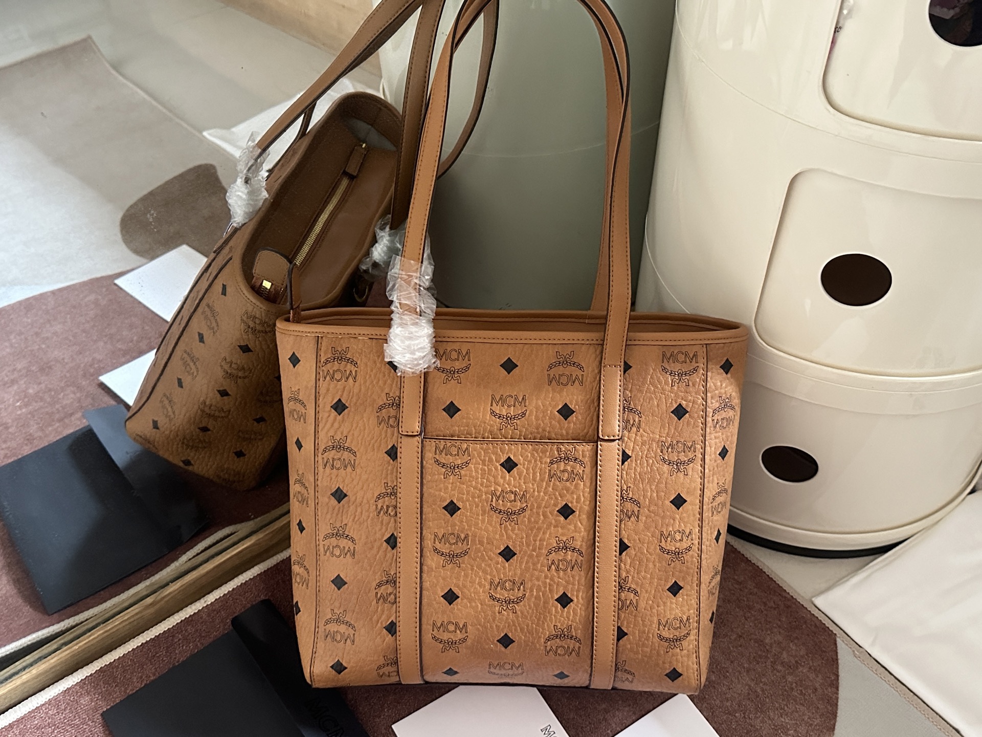 MCM ～ MCM 2025新品 TONI VISETOS顶部拉链购物袋
