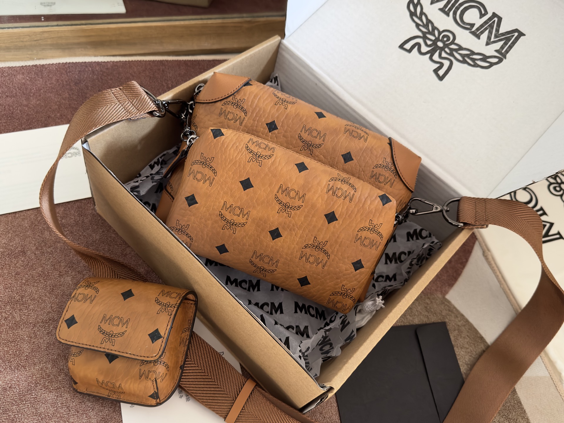 MCM 2024 KLASSIK VISETOS Nappa 🐂 AirPods :pvc : :22.5x15.5x10cm Pochette