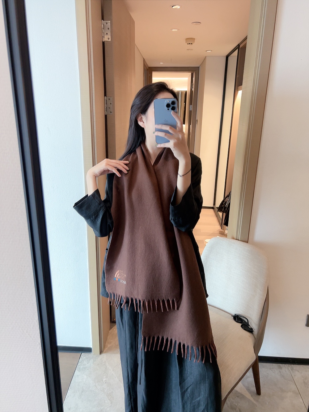 NO:163036,Heavy Industry Embroidery Double-sided Cashmere [Gucci - North Joint Model] The new co-branded product is super soft and comfortable, and it is a super popular small item that has exploded in the fashion circle. Big brands are on the street, and trendy people must have super easy to match. The original single ruthless product supports that version, with enough goods, The North Face North 1990 new color scheme This model is still classic, three-dimensional and exquisite. The colour is particularly fashionable and eye-catching, ordinary scarf, gucci, The North Face19860909批 重工刺绣 双面羊绒【Gucci · 古奇 - 北面联名款】联名新品超级柔软舒适,刷爆时尚圈的超火爆小单品,大牌出街,潮人必备超好搭 原单狠货女支持那版,货足, TheNorthFace北面1990新配色 这款依然是经典的,立体精致.整衣颜色特别的时髦吸睛,普通围巾,gucci,The North Face,scarf