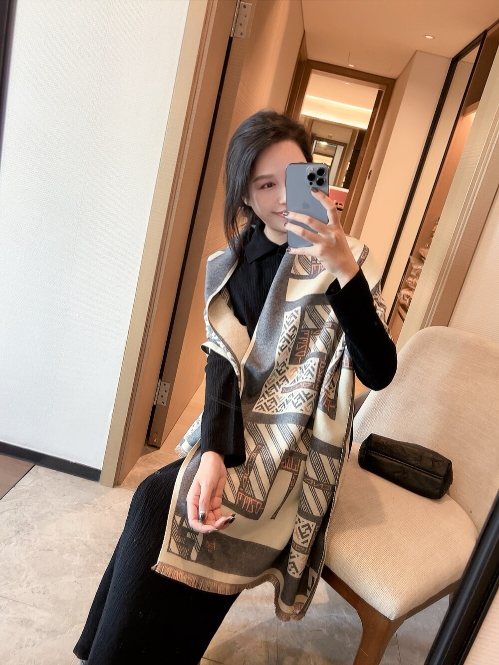 NO:163723,The new model is never out of date. When I buy it, I say that the goddess and daily life are very easy to match. I also look very energetic and needless to say, and the details can be seen clearly. The high-standard quality three-color scarf size 65*180cm ordinary scarf, ordinary scarf19860909新款永不过时,买到都说好女神及日常都非常好搭配的款平时穿搭也非常好搭配,整个人看起来都会神采奕奕好多不用多说,细节品质都看得清楚,绝对获赞的高规格品质三色巾尺寸65*180cm普通围巾,普通围巾,scarf