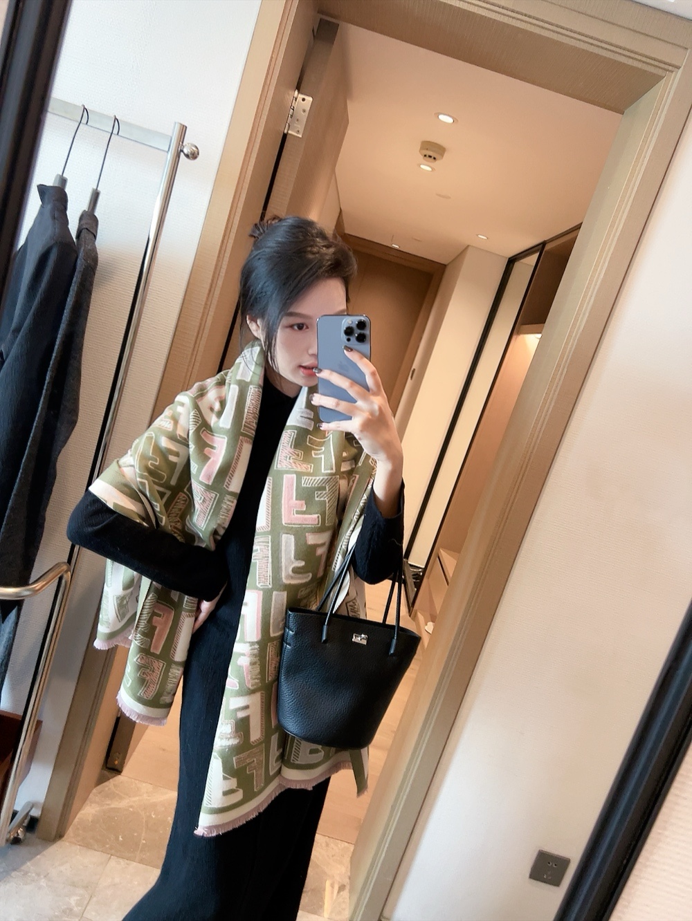 NO:163654,The new model is never out of date. When I buy it, I say that the goddess and daily life are very easy to match. I also look very energetic and needless to say, and the details can be seen clearly. The high-standard quality size 65*180cm ordinary scarf, ordinary scarf19860909新款永不过时,买到都说好女神及日常都非常好搭配的款平时穿搭也非常好搭配,整个人看起来都会神采奕奕好多不用多说,细节品质都看得清楚,绝对获赞的高规格品质尺寸65*180cm普通围巾,普通围巾,scarf