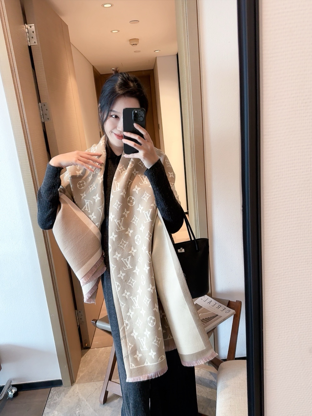 NO:163670,The new model is never out of date. When I buy it, I say that the goddess and daily life are very easy to match. I also look very energetic and needless to say, and the details can be seen clearly. The high-standard quality size 65*180cm ordinary scarf, ordinary scarf19860909新款永不过时,买到都说好女神及日常都非常好搭配的款平时穿搭也非常好搭配,整个人看起来都会神采奕奕好多不用多说,细节品质都看得清楚,绝对获赞的高规格品质尺寸65*180cm普通围巾,普通围巾,scarf