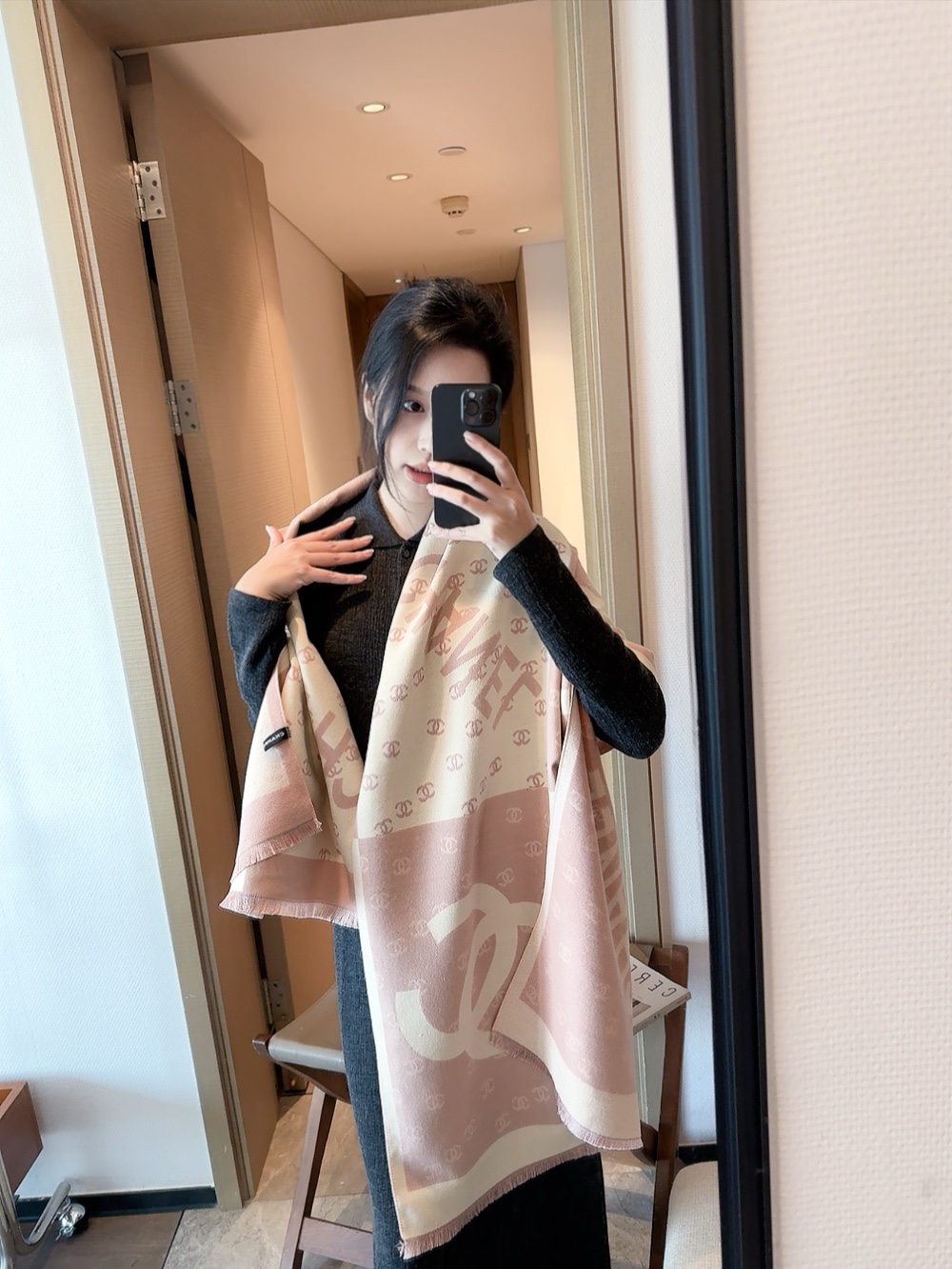 NO:163666,The new model is never out of date. When I buy it, the model that is very good for goddess and daily life is very easy to match. I look very energetic and needless to say, the details can be seen clearly. The high-standard quality size 65*180cm ordinary scarf, ordinary scarf19860909批新款永不过时,买到都说好女神及日常都非常好搭配的款平时穿搭也非常好搭配,整个人看起来都会神采奕奕好多不用多说,细节品质都看得清楚,绝对获赞的高规格品质尺寸65*180cm普通围巾,普通围巾,scarf