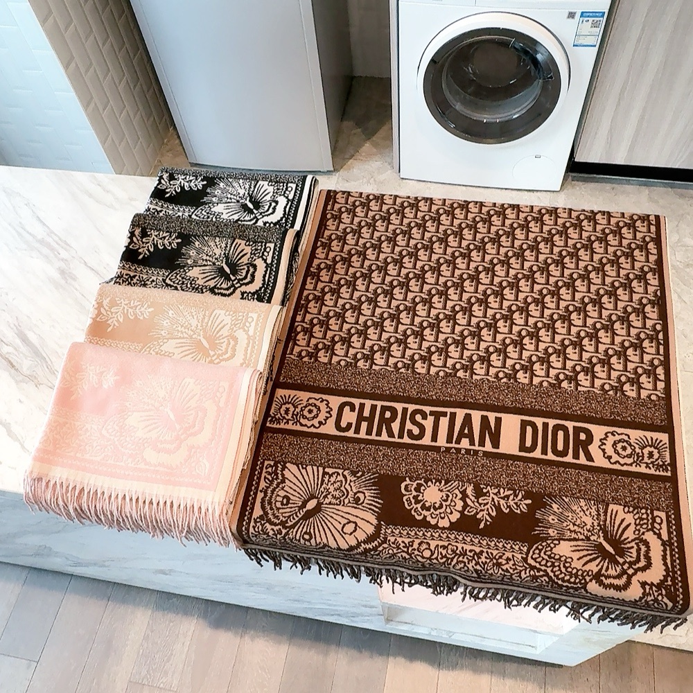 NO:163264,The new model is never out of date. When I buy it, the model that is very good for goddess and daily life is very easy to match. I look very energetic and needless to say, the details can be seen clearly. The high-standard quality size 65*180cm ordinary scarf, ordinary scarf19860909批新款永不过时,买到都说好女神及日常都非常好搭配的款平时穿搭也非常好搭配,整个人看起来都会神采奕奕好多不用多说,细节品质都看得清楚,绝对获赞的高规格品质尺寸65*180cm普通围巾,普通围巾,scarf