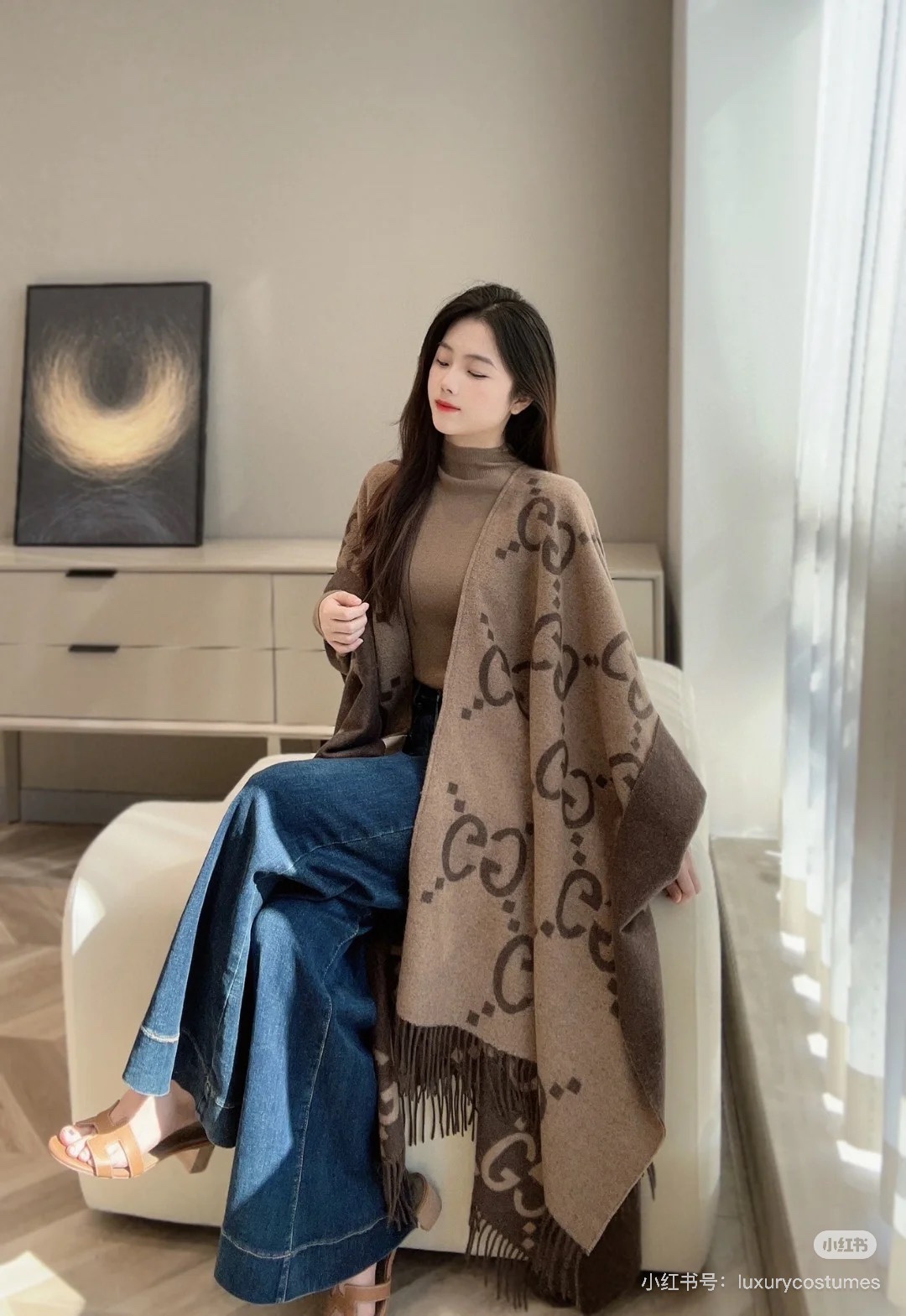 NO:336881,Production of 90 original single OEM factory, Big G cloak, this is a Scottish style - double-sided heavy industry super warm big shawl + clothes + blanket multi-functional originally customized export orders. However, it was detained for unknown reasons. Qc revealed the reason for the stay. The back of this cloak is decorated with a large fashion font and reinterpreted GG printed GG logo. As the representative traditional essence of Gucci, it has always been inseparable from the series. It is innovative in modern ways full of novelty, presenting extraordinary levels, style and design. Tassel piping neutral tailoring Scottish check pattern specifications 145x185cm wool ordinary scarf, ordinary scarf, gucci, blankets, shawls19860909批90原单代工厂出品,大G斗篷,这是一款苏格兰风格-双面重工超级保暖的大披肩+衣服+毯子多功能 本来订制出口单.但是不明原因被扣留,Qc并于透露滞留原因这款斗篷披毯背部饰以大号时尚字体重新演绎的GG印花GG标识作为Gucci颇具代表性的传统精髓始终与系列密不可分,以饱含新意的现代方式推陈出新,呈现不同凡响的层次、风格和设计.流苏滚边中性剪裁苏格兰格纹图案规格145x185cm羊毛普通围巾,普通围巾,gucci,blankets,shawls,scarf