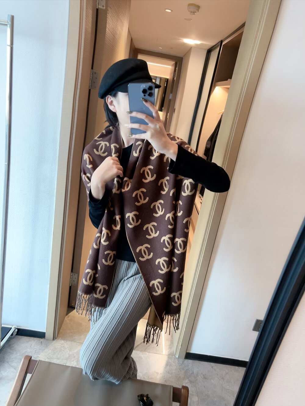 77💰 （Chanel香奈儿）‼抢‼️VIP推荐 ‼️下手一定要快【高端 大爱 ‼️纯羊绒 婴儿触感舒服到飞️女人尤物 货极少 四季都可以用‼️真心美的让人非常非常心动 上身效果简直美翻了 品质非常完美‼️ 整个围巾给人大牌气场的同时又非常精致秀丽绝对值得入手的新款‼️ 实物一拿到就会庆幸自己是女人的绝美好货 值得品鉴‼️完美气质品味Ditails首选VIP们 上‼️70%羊绒+30%真丝