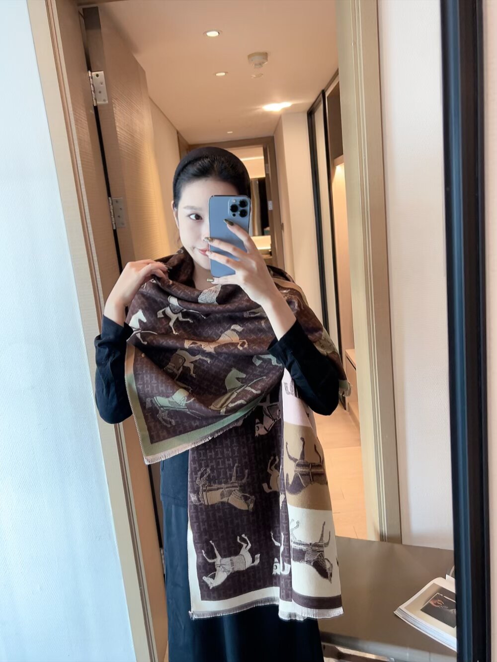 NO:336750,Recommended by buying new Hermes [June Ma's cashmere Hermes counter hits three-dimensional presentation pattern and pattern physical objects, which are very high grade, special craftsmanship and high-end research and development, and special cutting-edge technology processing is loved by white and rich beauty. Whether it is quality, style, the size makes them scream, super high sex, ratio, it is definitely worth buying. Size 18065 70 cashmere silk ordinary scarf, ordinary scarf, hermes, real silk19860909批新款爱马仕买了都说好看推荐【骏马的披挂羊绒爱马仕专柜爆款立体呈现图案纹路实物档次极高特殊工艺高端研发惊艳问世特殊尖端工艺处理受到白富美的喜欢 无论是品质 款式 格都令大牌控的她们尖叫 超高性 比 绝对值得入手尺寸18065 70羊绒真丝普通围巾,普通围巾,hermes,real silk,scarf