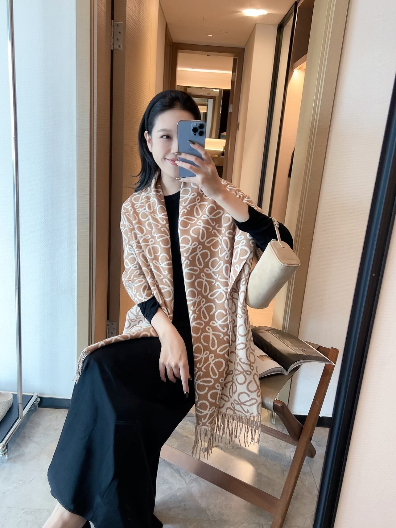 LOEWE 羊毛提花毛毯披肩 - Khaki Green, 大ロゴデザイン