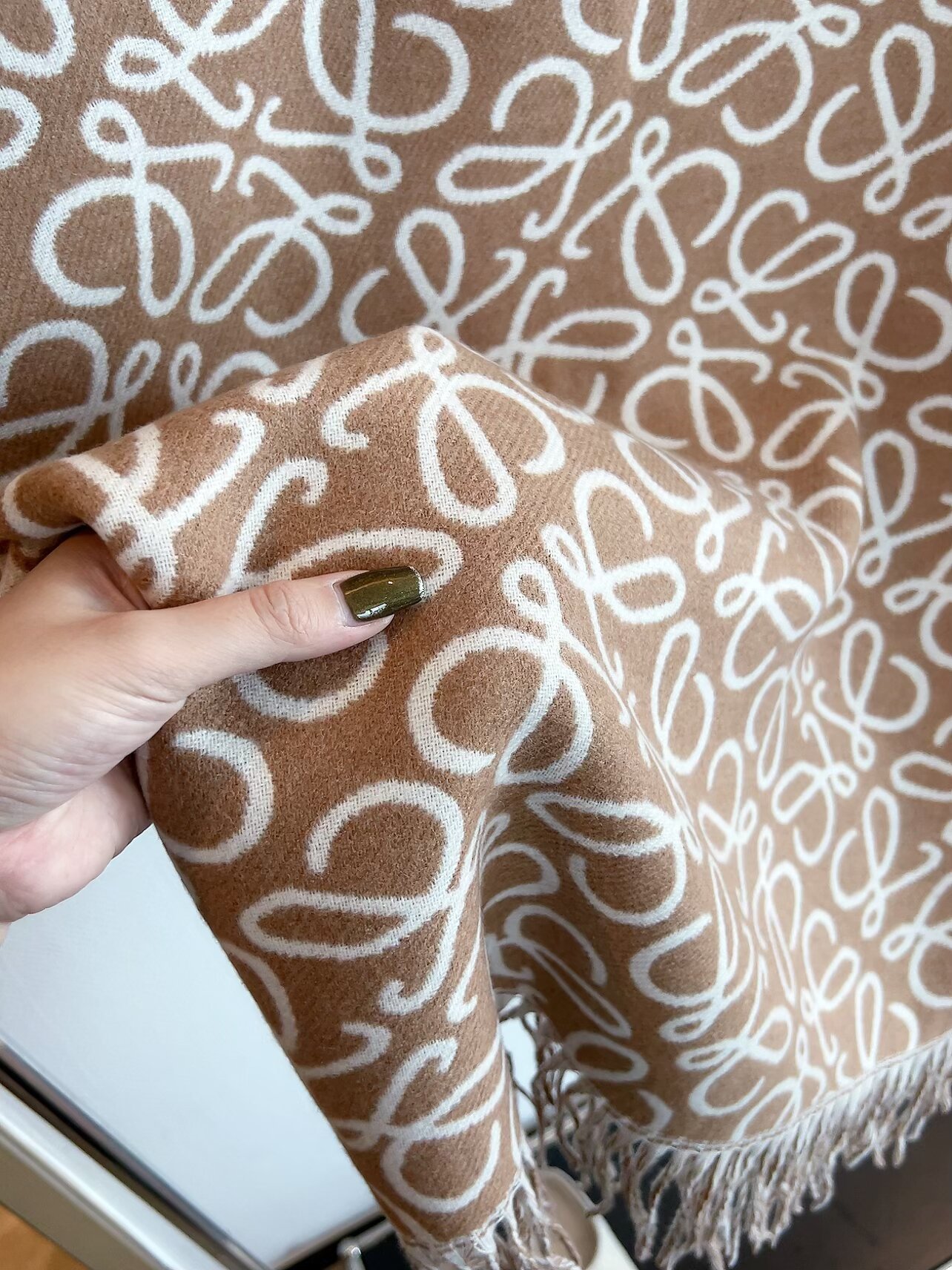 LOEWE 羊毛提花毛毯披肩 - Khaki Green, 大ロゴデザイン