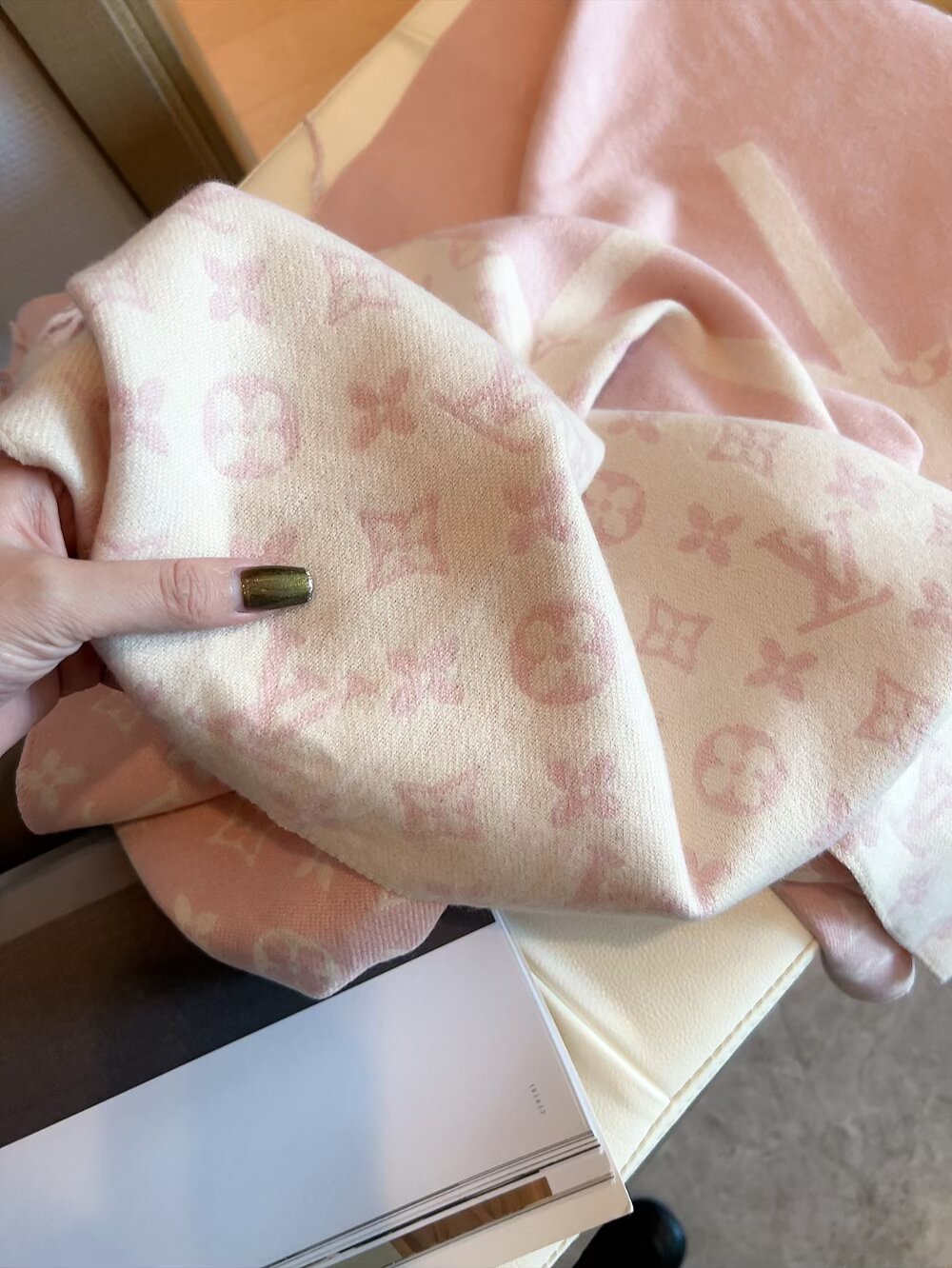 ルイ・ヴィトン LV x 草間弥生 インフィニティ・ドット 披肩 シルクウール混紡