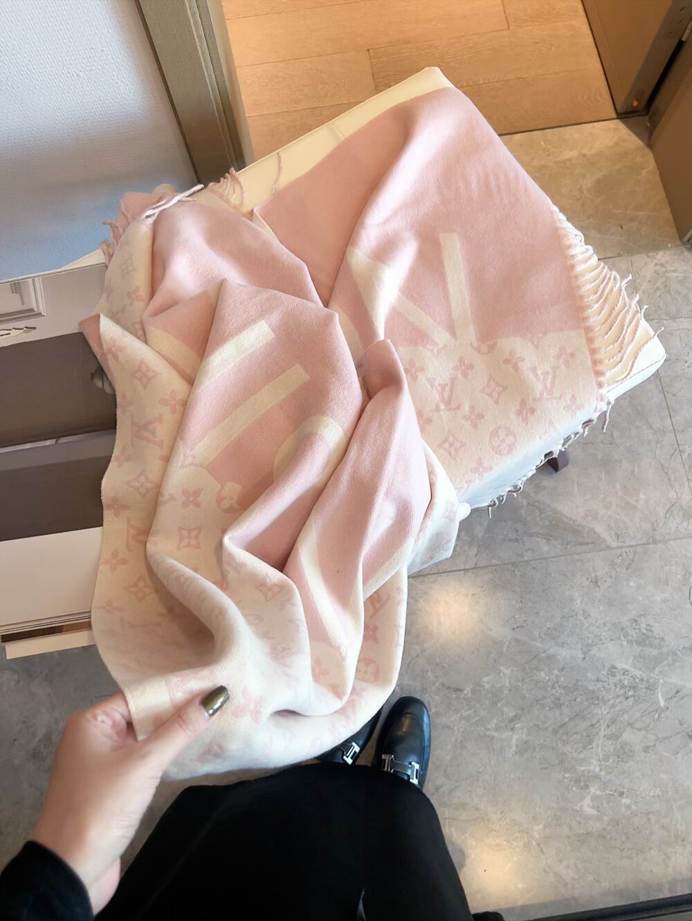 ルイ・ヴィトン LV x 草間弥生 インフィニティ・ドット 披肩 シルクウール混紡