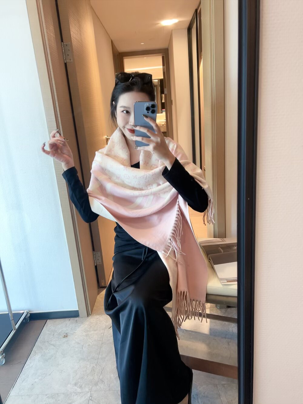 ルイ・ヴィトン LV x 草間弥生 インフィニティ・ドット 披肩 シルクウール混紡