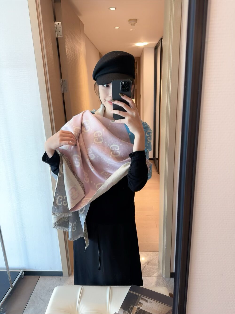 NO:603186,Look at the details and the quality is always the same. The GG jacquard knitted cashmere long scarf, which is free of charge, is exactly the same. Gucci’s heavy-weight, top-quality products from trading company channels, heavy-weight family benefits, are rare.  This is considered cheating. I have seen our quality at the G counter for the Nth time. It is really the most classic scarf from Gucci that was 'unspoken' by QC through the awesome channel before. It is pure and pure. There are only a few small boxes of genuine ones. Just pull them out and compare them. The appearance of this kind is really free of purchase. Everyone knows the regular orders and basically buy them early.  Made individually, no mistakes, surprise~ there is a corresponding batch code on the scarf tag~ the evergreen model from Gucci, the most classic and the most suitable double G wool scarf for male idols. A very authentic men's scarf~ I love the fabric, the jacquard double G letters, very manly style, the upper body effect is unbeatable, simple and simple, and the color is super nice.  Textured and unobtrusive, I have been fascinated by the texture of fabrics and contrasting colors many times during the process of taking photos. This classic model is sold out every year in the counter. The supply exceeds demand. It is even rarer to get goods from channels. A few years ago, I received a backlog of goods. The rhythm was completely unfixable for several years. This year, I have enlarged the recruitment. I have been talking with QC for nearly a year. The goods are exported to the UK. I am so excited that I want to cry. See you  Okay, just accept it. It is very difficult to receive the goods if the customer places an order directly to the trading company. Basically, it is handled by QC. The fabric is provided by Guilao, and the gap with domestic fabrics is really big. I can take pictures of this level of detail with my mobile phone and it will amaze the audience. 65*180cm.85 wool 15 silk ordinary scarf, ordinary scarf, gucci, real  silk19860909看细节品质始终一样GG提花针织羊绒长巾免代购的围巾一模一样Gucci重磅极品贸易公司渠道货重磅家属福利少之又少的. 这个算流弊的.在G专柜N次见到我们的品质真的绝了,还是之前那个牛逼的渠道被QC“潜规则”的Gucci最最经典的围巾.纯纯纯原~就这么几小箱有正品的尽管拉出来PK一下这样的品相真的是免代购~正规单大家懂的,基本都早早的下单做了,妥妥的流弊,惊喜~围巾吊牌上都有对应批次的代码~Gucci里的常青树款,最最经典也是最适合男神们的双G羊毛围巾.非常正的男士围巾~面料大爱,提花双G字母,很Man的风格,上身效果无敌好看大气简约,超级好看的配色. 有质感不张扬拍照过程中已经多次被面料质感和撞色的效果迷倒.这种经典款专柜年年脱销.供不应求.能拿到渠道货更是罕见.几年前我收过一次尾货.中途几年完全搞不定的节奏.今年放大招.和QC谈了将近一年.出口英国的货色.激动的都想哭泣.见好就收吧.这种客供下单直接给贸易公司的订单收到货很难.基本都被QC搞了.面料是鬼佬提供的,和国内的面料差距真的好大.这种细腻程度我用手机拍出来都能惊艳全场65*180cm.85羊毛15真丝普通围巾,普通围巾,gucci,real silk,scarf